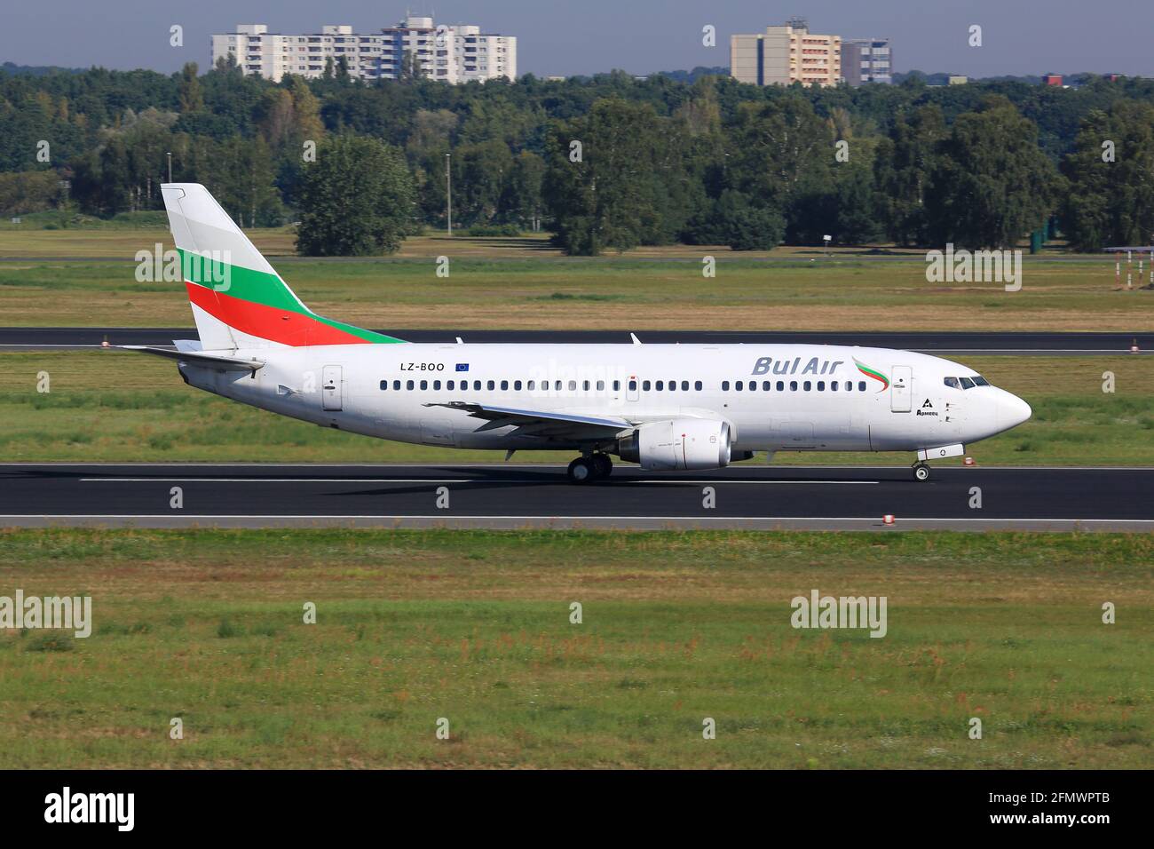 Berlin, Allemagne - 30. Août 2017 : Bul Air Boeing 737 à l'aéroport de Berlin Tegel (TXL) en Allemagne. Boeing est un fabricant d'avions basé à Seattle, dans l'ouest du pays Banque D'Images