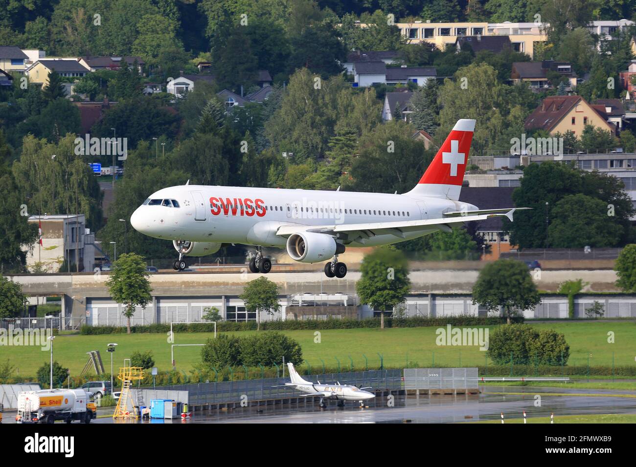 Zurich, Suisse – 5. Août 2017 : Swiss Air Lines Airbus A320 à l'aéroport de Zurich (ZRH) en Suisse. Airbus est un fabricant d'avions de Toul Banque D'Images