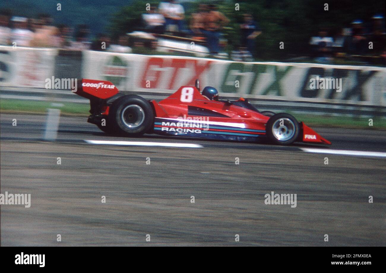 Hans-Joachim a pris de la vitesse dans le Brabham BT45B pendant la pratique pour le Grand Prix britannique de Silverstone en 1977. Banque D'Images