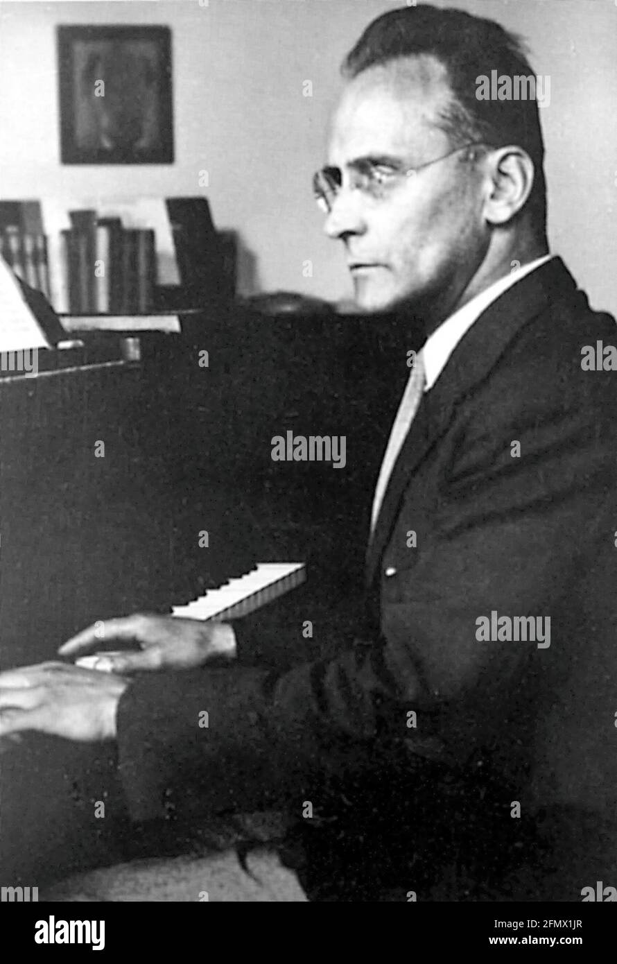 Webern, Anton, 3.12.1883 - 15.9.1945, compositeur autrichien, demi-longueur, Jouer du piano, années 1930, DROITS-SUPPLÉMENTAIRES-AUTORISATION-INFO-NON-DISPONIBLE Banque D'Images