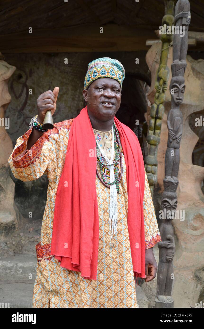 Osun Osogbo : célèbre babalawo et souverain Sacrificateur de la religion traditionnelle du Yoruba. Banque D'Images