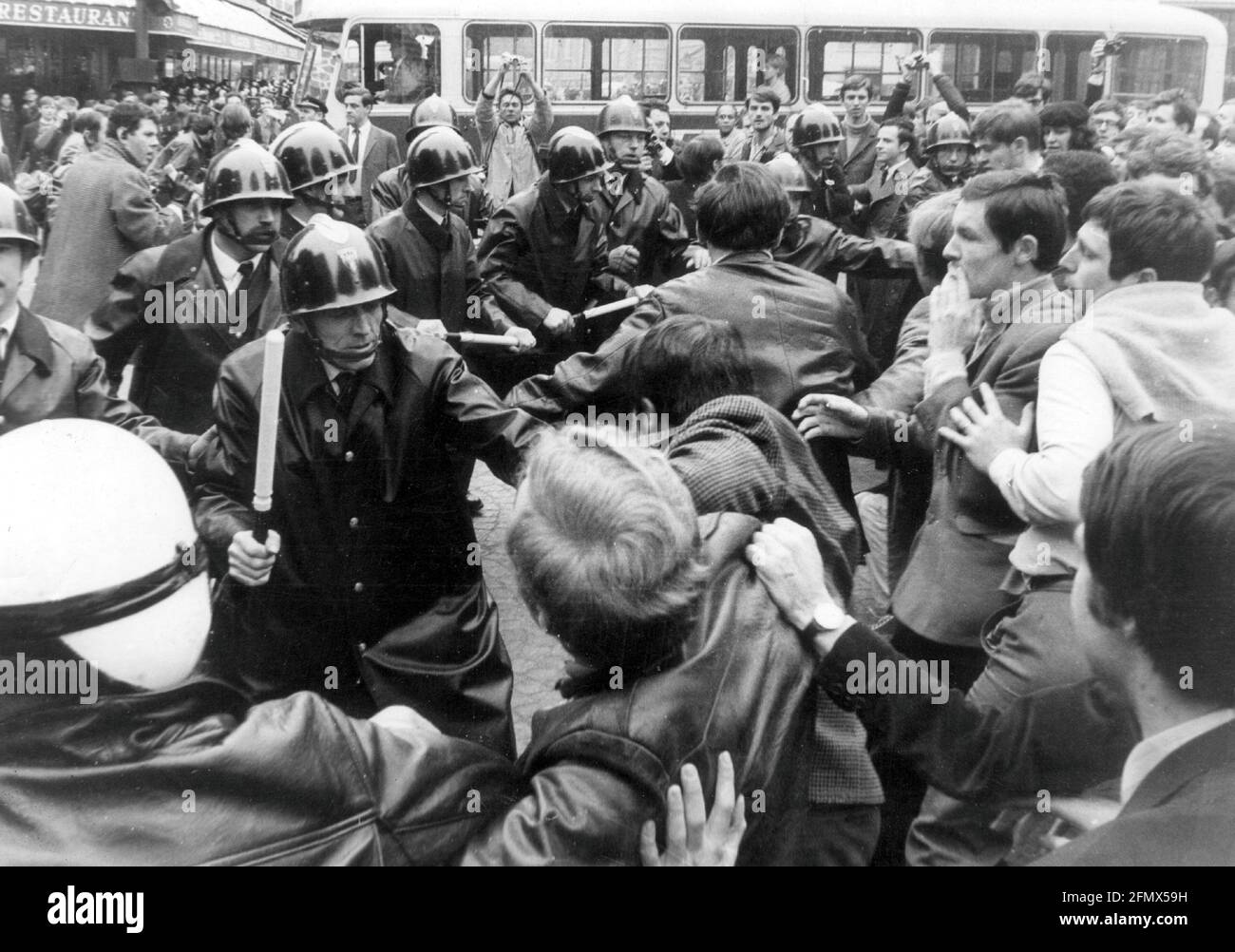 Manifestations, France, Paris, 1968, soulèvements étudiants dans le quartier Latin, DROITS-SUPPLÉMENTAIRES-AUTORISATION-INFO-NON-DISPONIBLE Banque D'Images