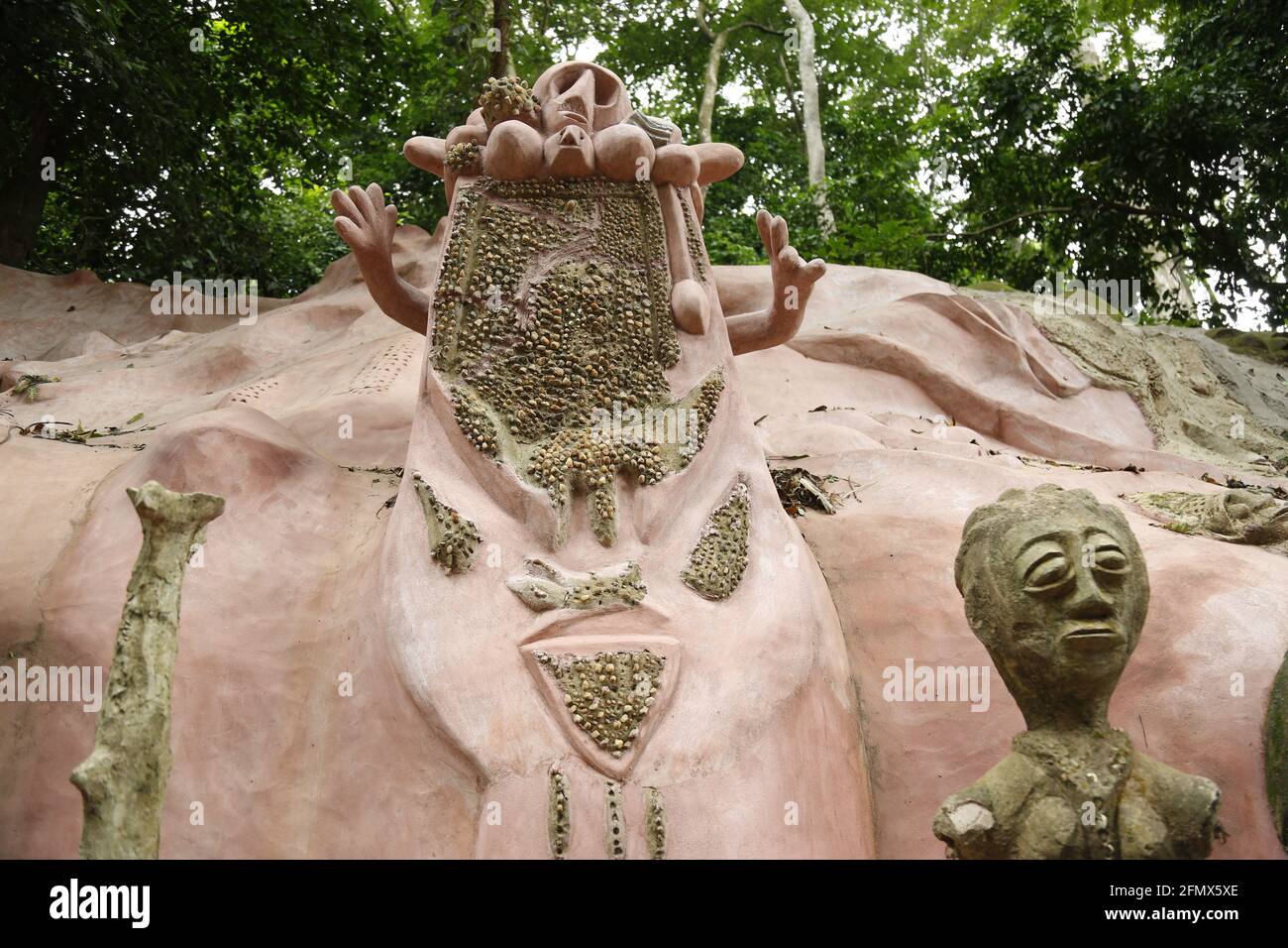 Osun Osogbo, Osun Sacred Grove and River: Mascarade Sculpture. Banque D'Images