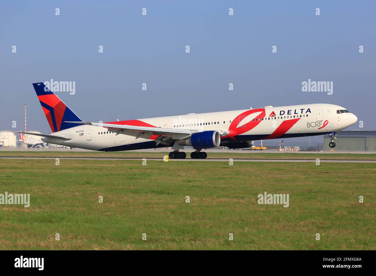 Stuttgart, Allemagne – 8. Avril 2017 : Delta Air Lines Boeing 767 à l'aéroport de Stuttgart (STR) en Allemagne. Boeing est un fabricant d'avions basé à Seat Banque D'Images