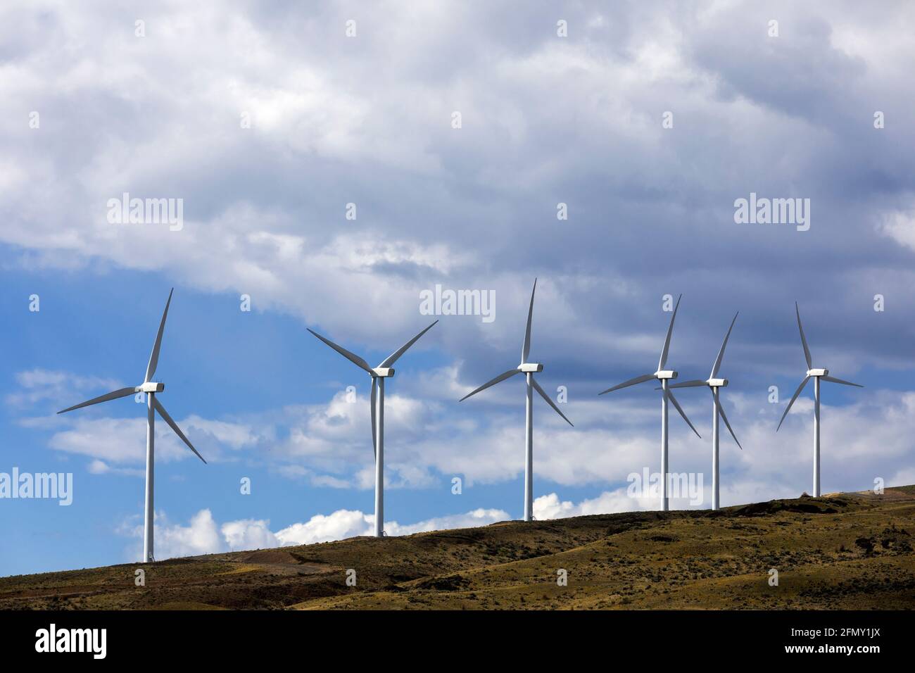 WA20207-00....WASHINGTON - Wild Horse parc éolien à énergie renouvelable opperé par Puget Sound Energy près d'Ellensburg. Banque D'Images