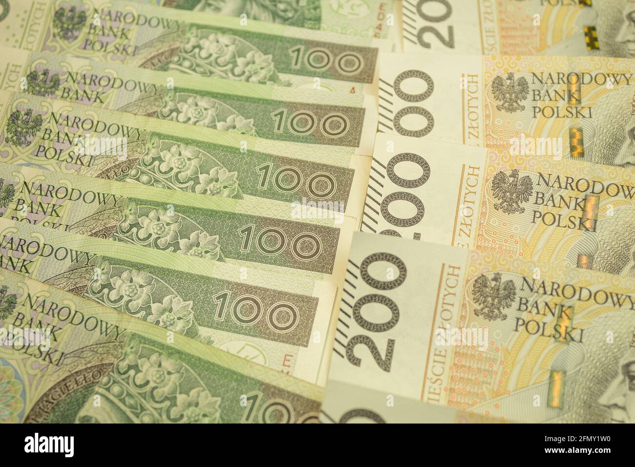 Monnaie polonaise, zloty, 100 et 200 zlotys. La disposition de grosses factures d'argent. Photo des billets polonais, zloty comme arrière-plan Banque D'Images