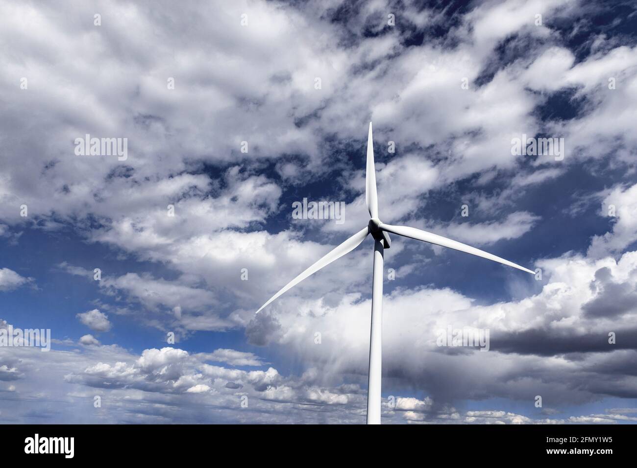 WA20214-00....WASHINGTON - Wild Horse parc éolien à énergie renouvelable opperé par Puget Sound Energy près d'Ellensburg. Banque D'Images