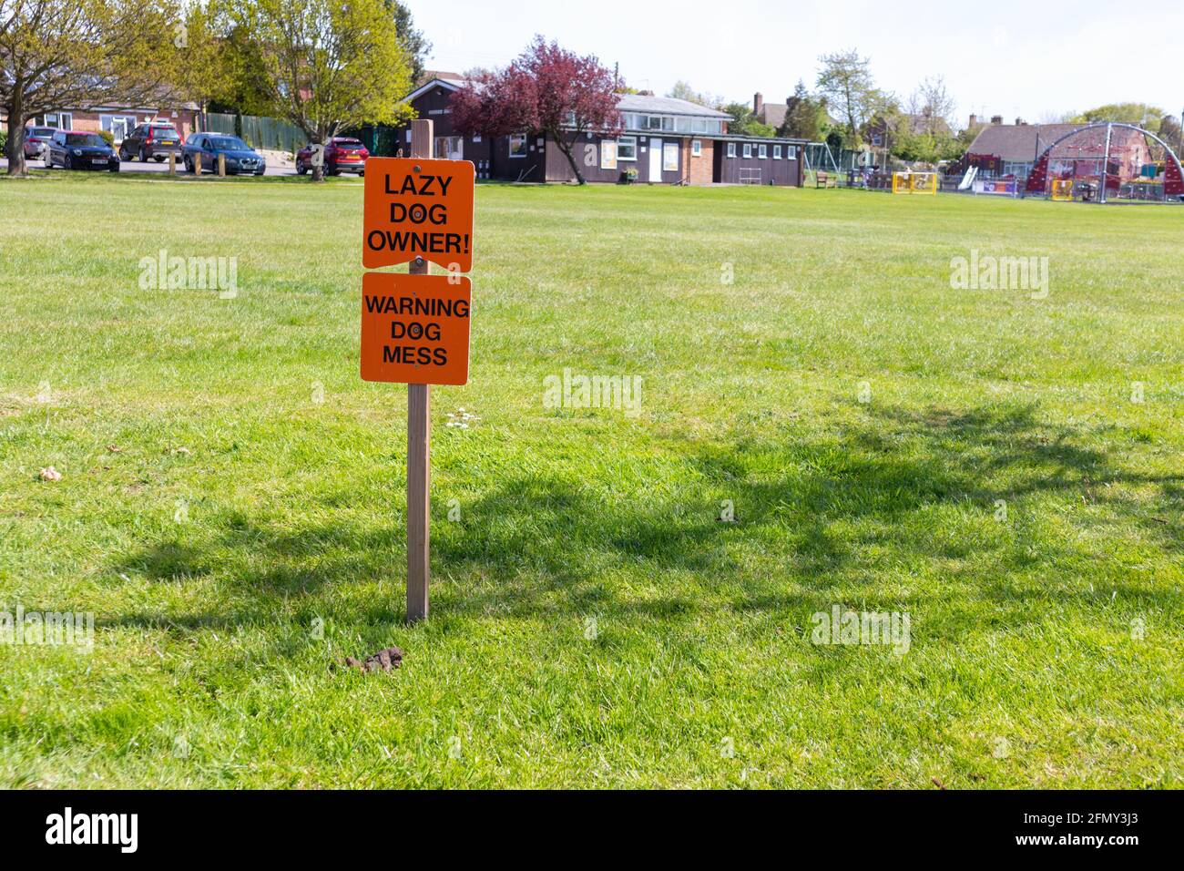 Propriétaire de chien paresseux, signe d'avertissement de mess de chien, kent, royaume-uni Banque D'Images