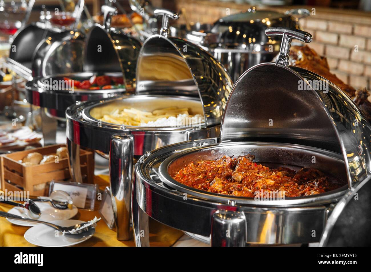 Nourriture Buffet Dans Les Plats Banque D Image Et Photos Alamy Nourriture Buffet Dans Les Plats Banque D Image Et Photos Alamy