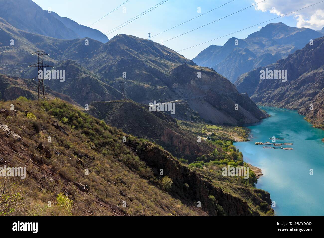 La rivière Naryn dans les montagnes Tien Shan au Kirghizstan. Banque D'Images