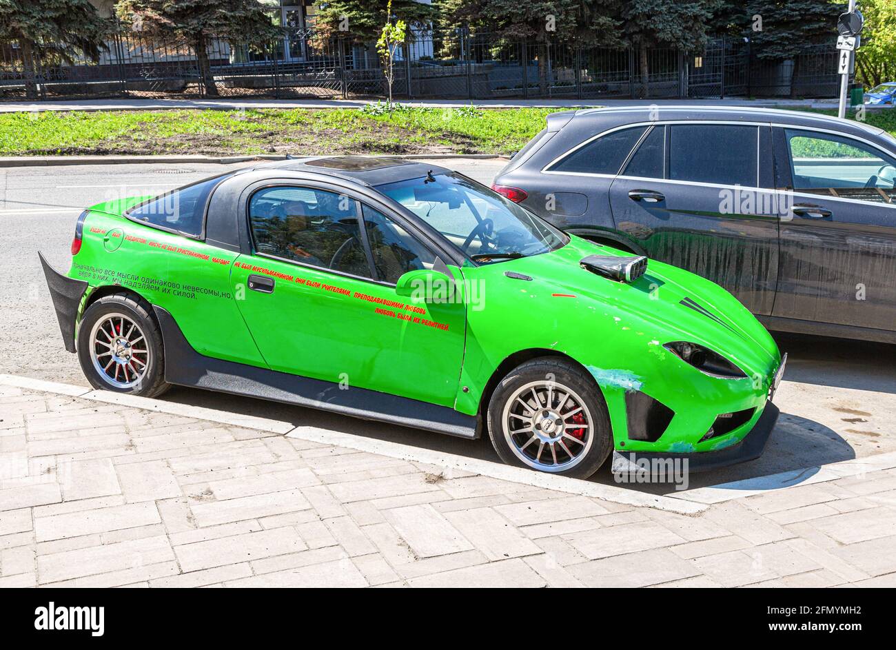 Samara, Russie - 8 mai 2021 : véhicule Opel Tigra dans la rue de la ville Banque D'Images