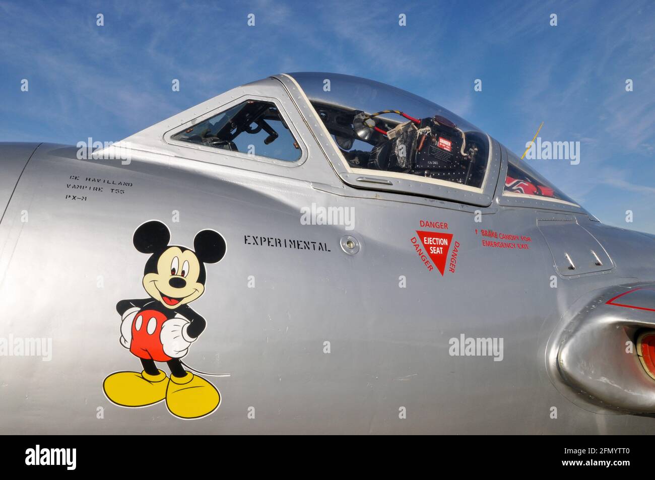 Avion à réaction de Havilland Vampire T55, avec des œuvres d'art Mickey Mouse Banque D'Images
