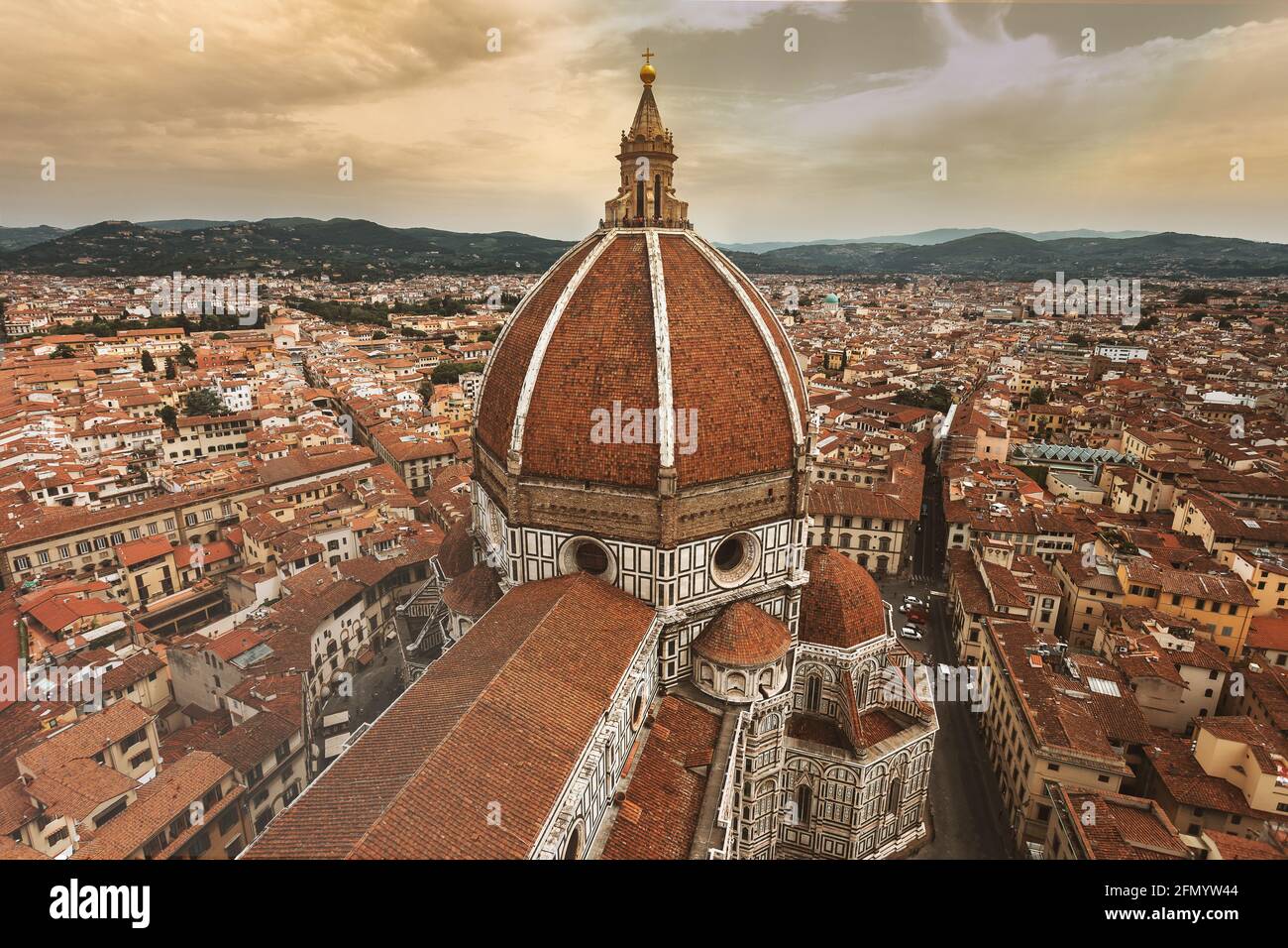 Vue aérienne sur Santa Maria del Fiore à Flornece. Vue panoramique sur le centre historique de Florence avec dôme cathédrale. Banque D'Images