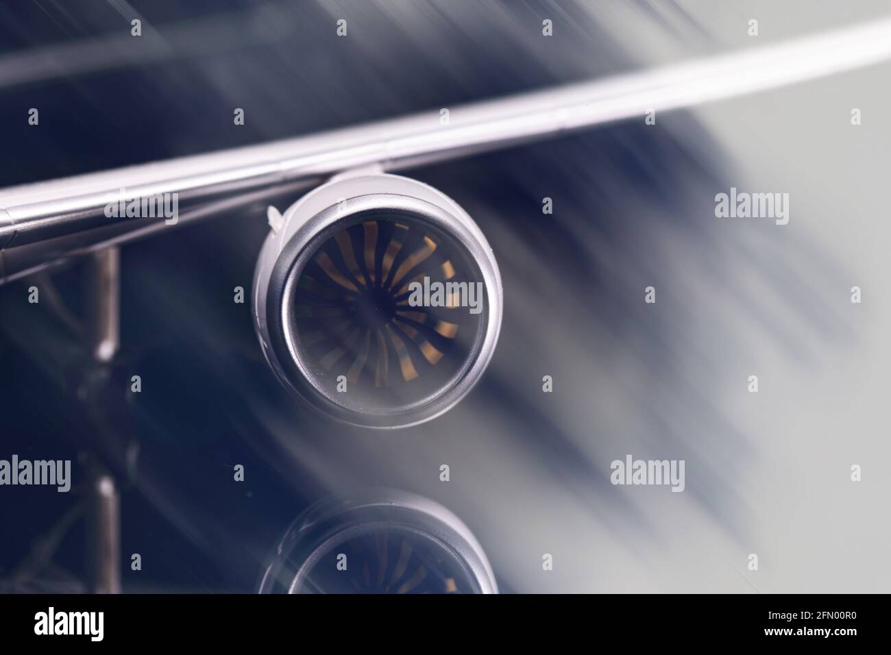 Moteur de l'avion à jet de passager moderne. Pales de ventilateur et de turbine en rotation. Vue de face rapprochée Banque D'Images Moteur de l'avion à jet de passager moderne. Pales de ventilateur et de turbine en rotation. Vue de face rapprochée Banque D'Images