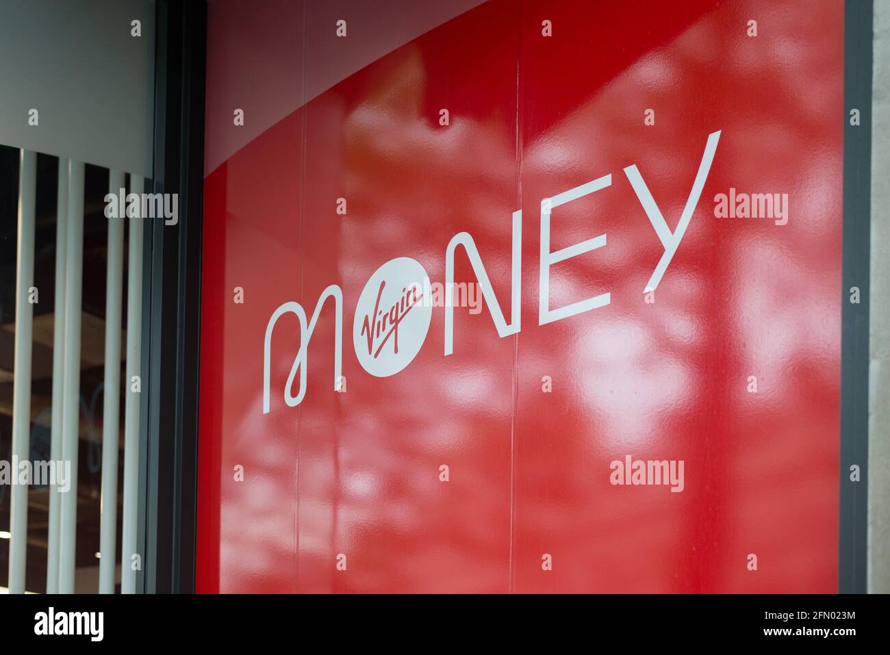 Logo rouge Boutique enseigne Boutique argent vierge Banque D'Images