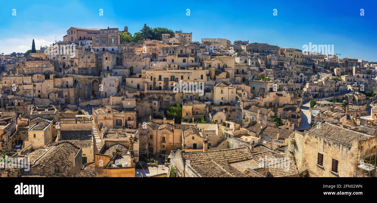 Panorama de la célèbre ville italienne Matera. La ville de Matera, dans la région de Basilicate, dans le sud de l'Italie, est un complexe d'habitations troglodytes sculptées dans l'anc Banque D'Images