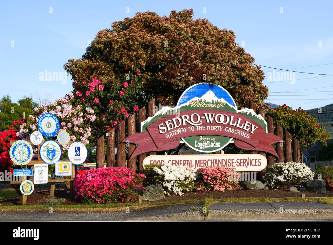 Sedro Woolley, WA, USA - 11 mai 2021 ; panneau de bienvenue à Sedro Woolley, porte d'entrée des Cascades du Nord dans l'État de Washington Banque D'Images