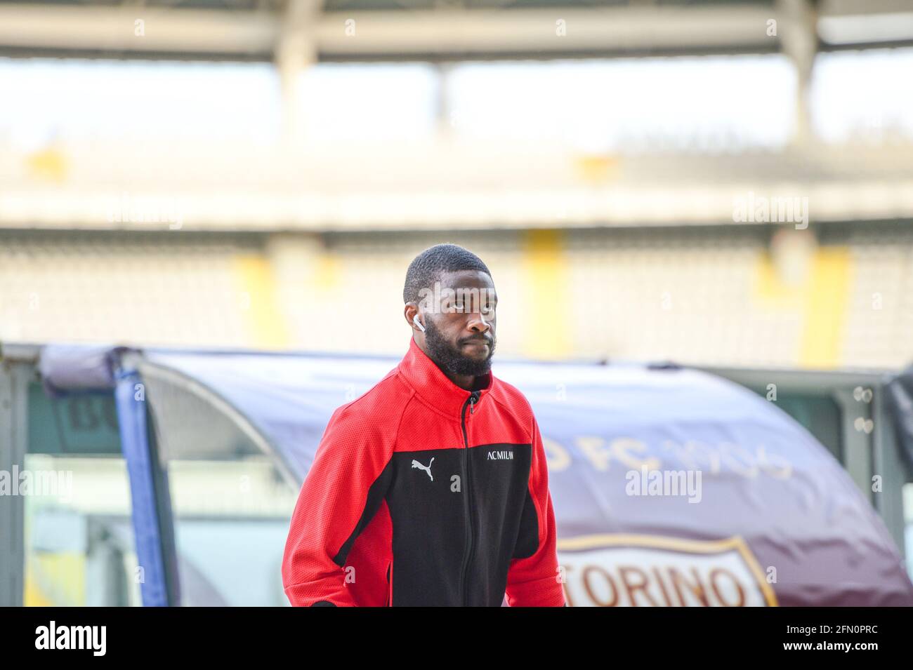 Turin, Italie. 12 mai 2021. Fikayo Tomori de l'AC Milan pendant la série UN match de football entre le Torino FC et l'AC Milan. Les stades sportifs autour de l'Italie restent soumis à des restrictions strictes en raison de la pandémie du coronavirus, car les lois de distanciation sociale du gouvernement interdisent aux fans à l'intérieur des lieux, ce qui entraîne le jeu derrière des portes fermées. Milan a remporté 0-6 au-dessus de Torino FC (photo par Alberto Gandolfo/Pacific Press) Credit: Pacific Press Media production Corp./Alay Live News Banque D'Images
