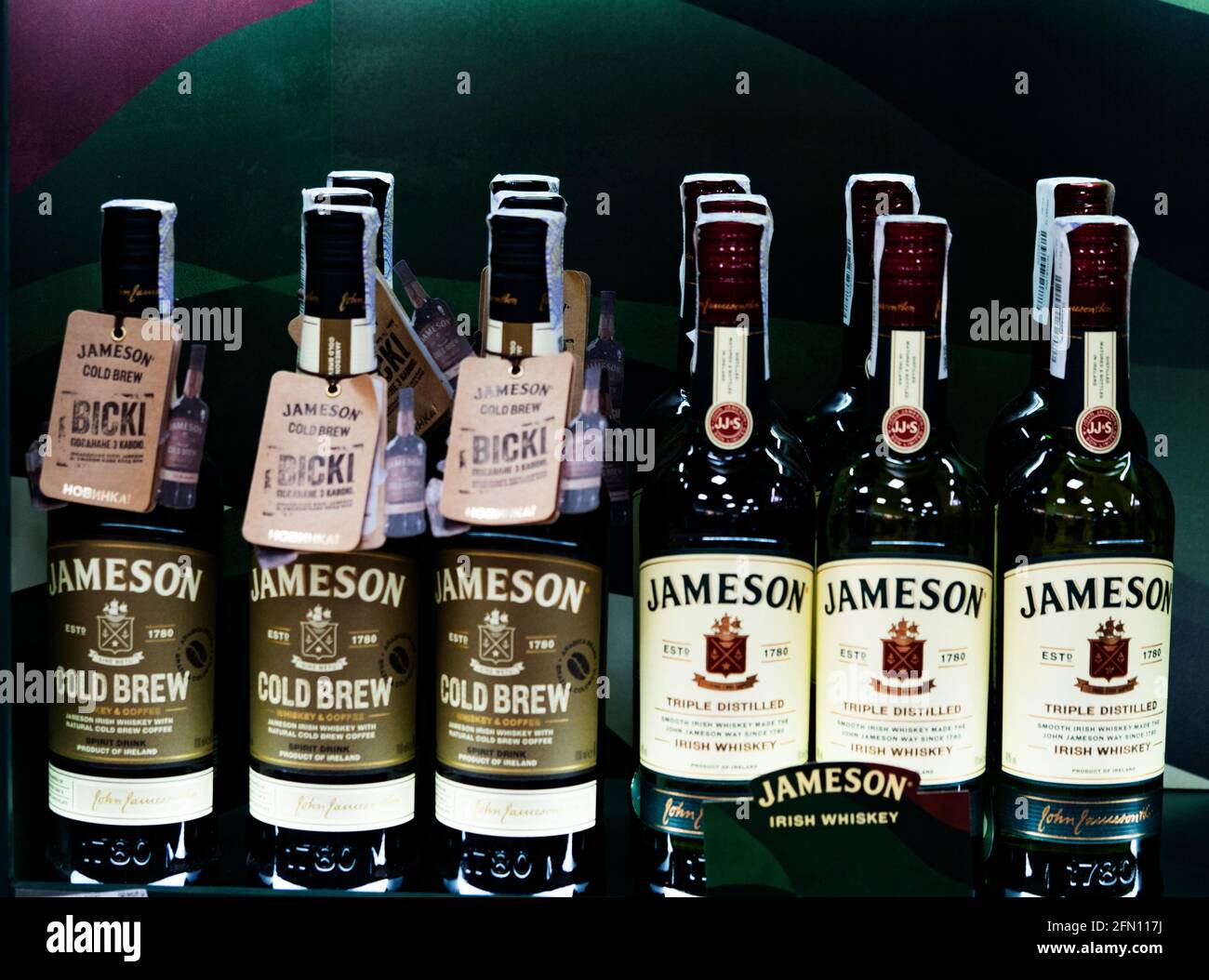 Flacons de whisky Jameson en magasin. Jameson est une marque de whisky irlandais traditionnel de Dublin Banque D'Images