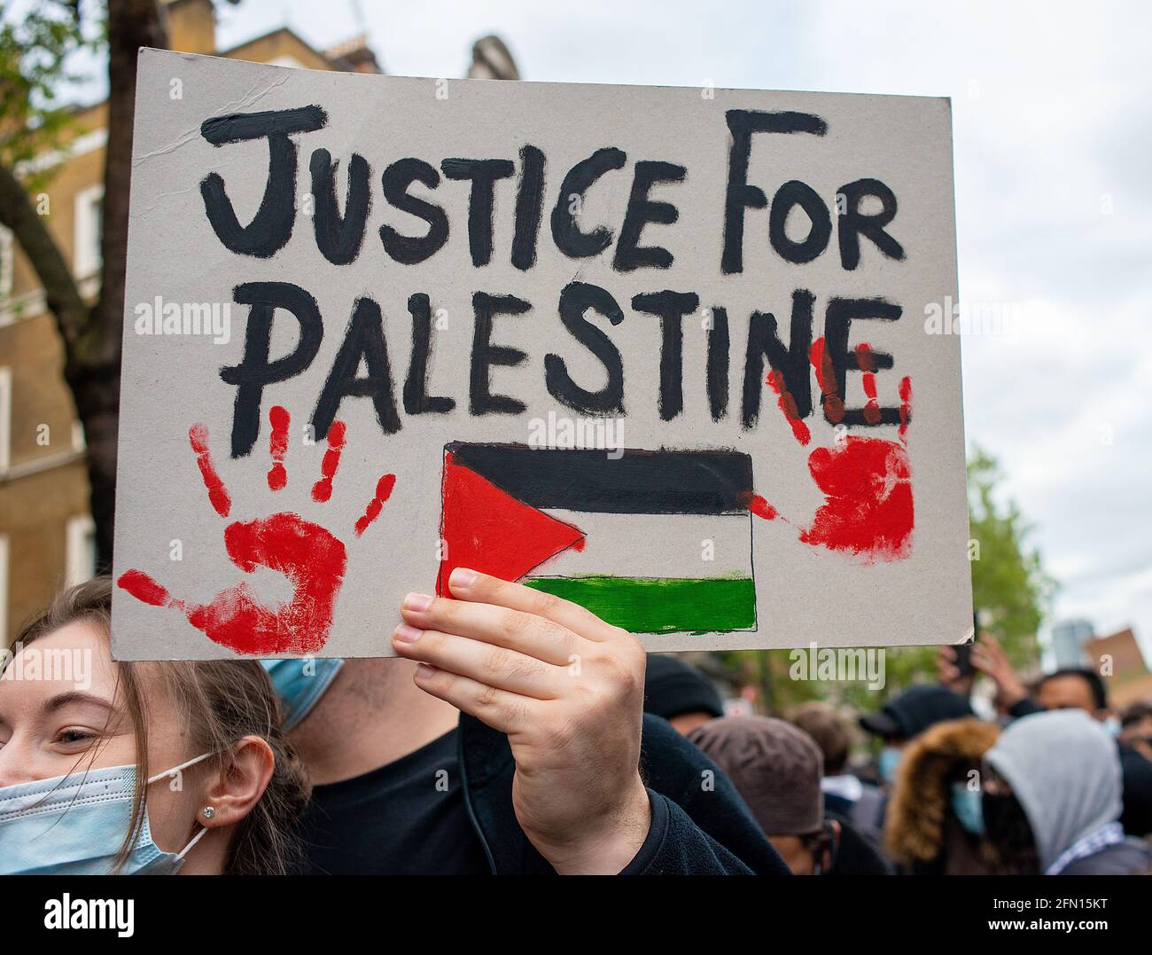 Signez le rassemblement de Save Sheikh Jarrah pour une Palestine libre, exhortant le gouvernement britannique à prendre des mesures et à cesser de permettre à Israël d'agir en toute impunité. Banque D'Images