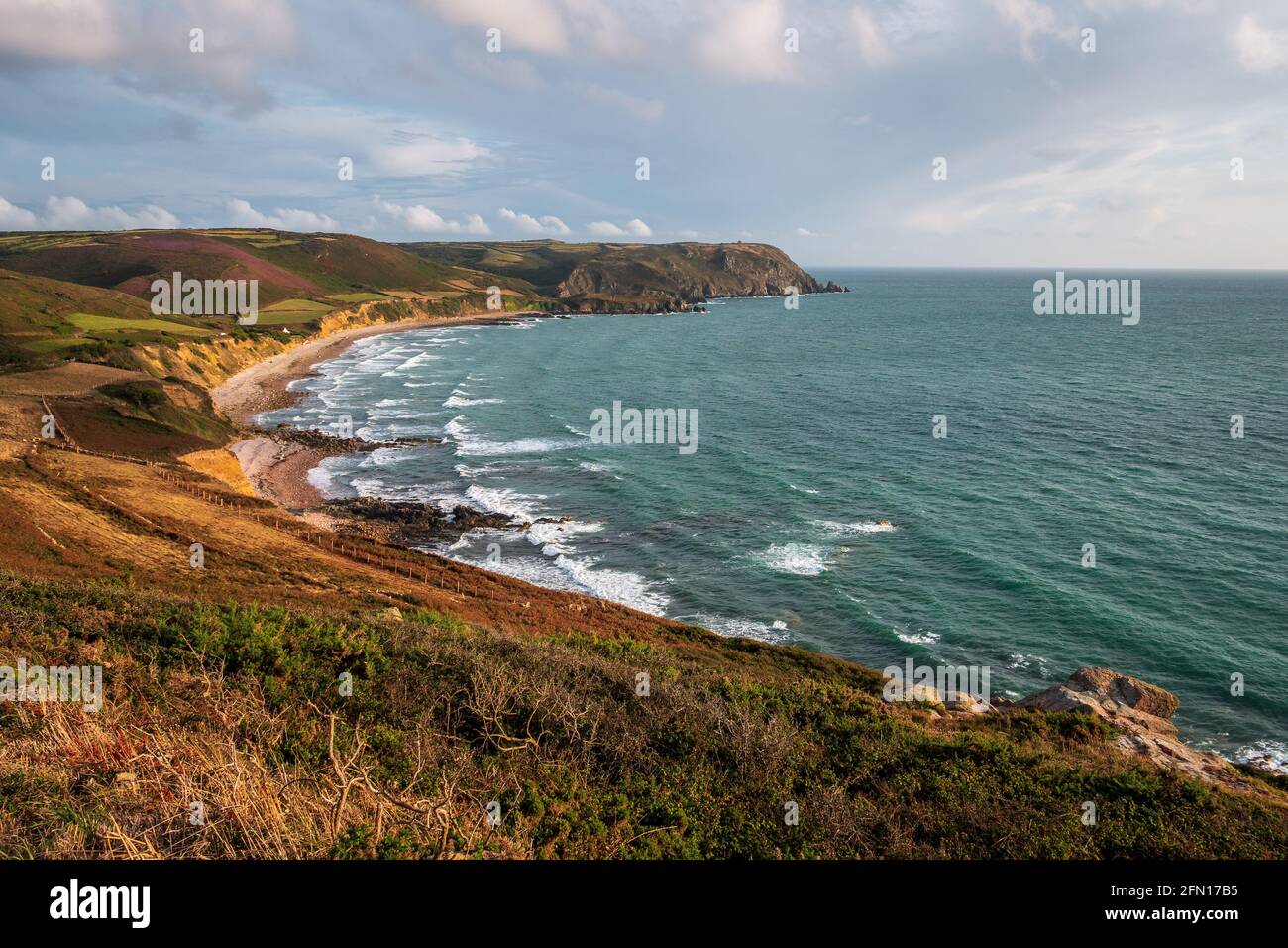 Paysage sauvage dans des tons chauds et des couleurs Baie d'Ecalgrain en Normandie, France. Banque D'Images