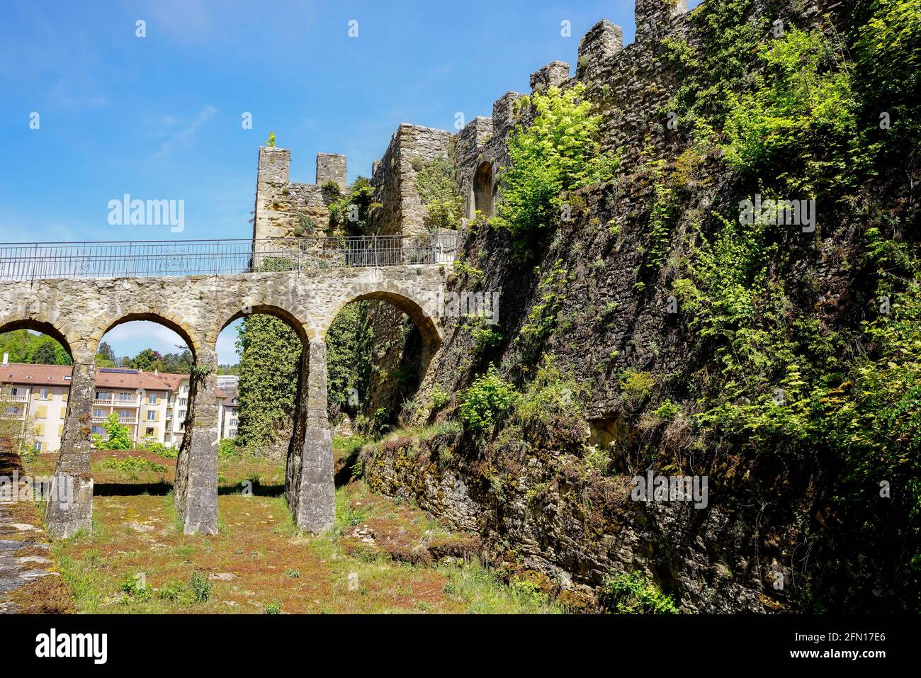 Château médiéval et fortification de Neuchâtel, Suisse. Banque D'Images