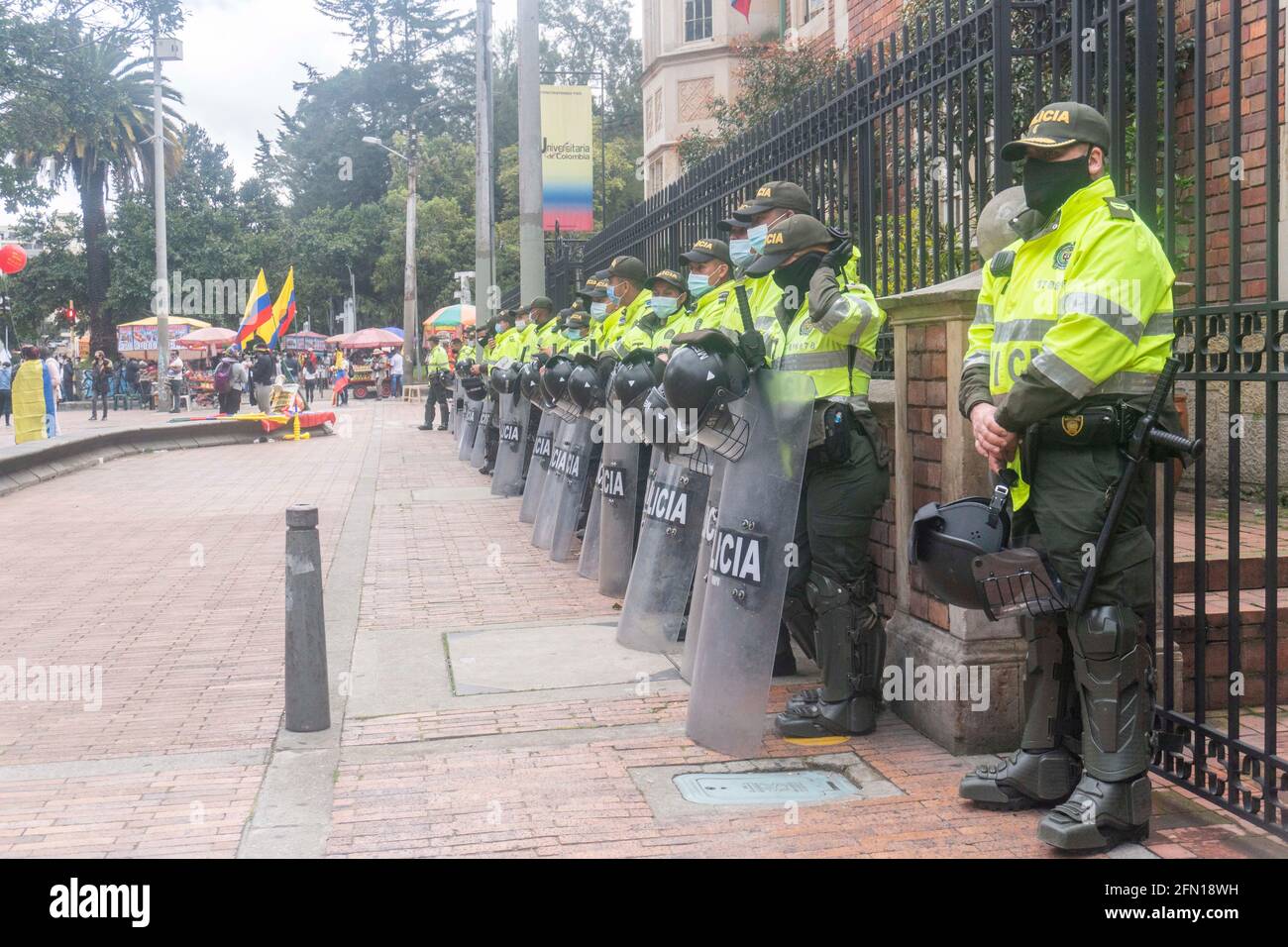 12 mai 2021 : les policiers en grève nationale à Bogota. Crédit : Daniel Garzon Herazo/ZUMA Wire/Alay Live News Banque D'Images