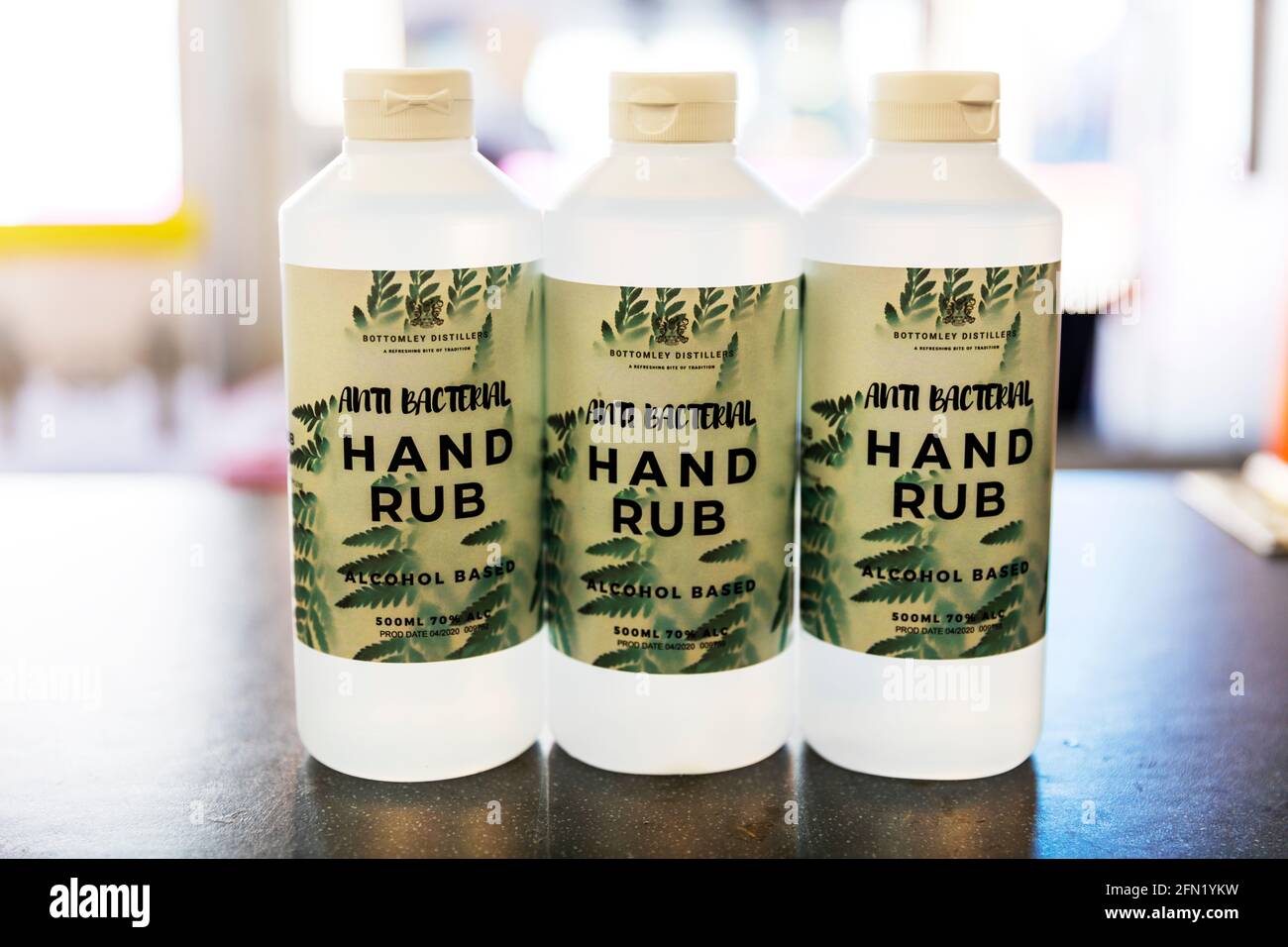 Savon antibactérien pour les mains à base d'alcool, désinfectant pour les mains, désinfectant pour les mains, Royaume-Uni, Angleterre, Désinfectant pour les mains, antibactérien, alcool à 70 %, à base d'alcool, distillateurs, Banque D'Images