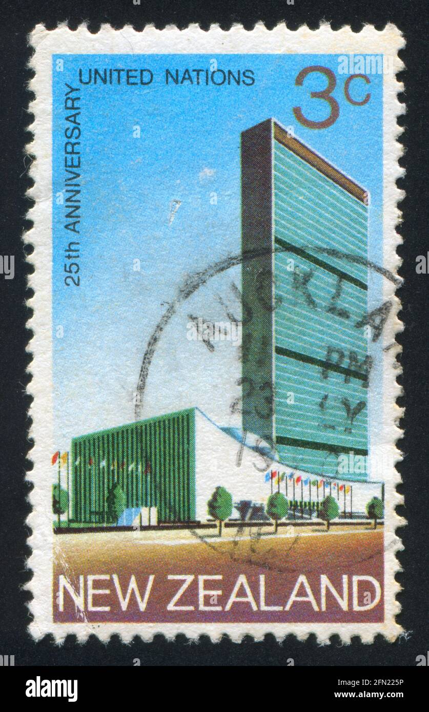 NOUVELLE-ZÉLANDE - VERS 1970: Timbre imprimé par la Nouvelle-Zélande, montre le siège des Nations Unies à New York, vers 1970 Banque D'Images