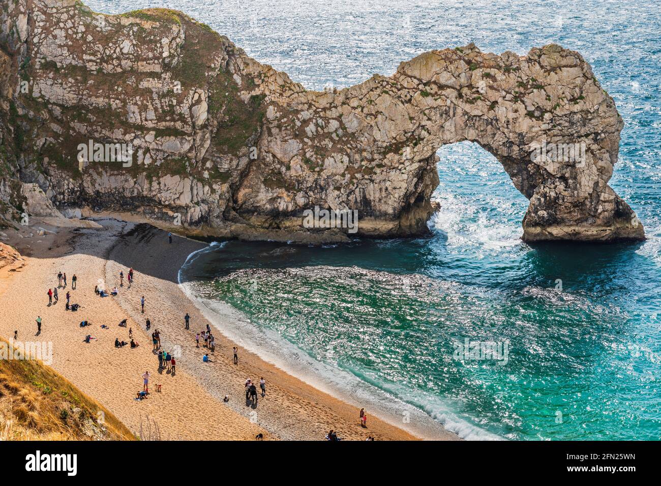 La formation rocheuse Durdle Door sur la côte jurassique à Dorset, Royaume-Uni Banque D'Images