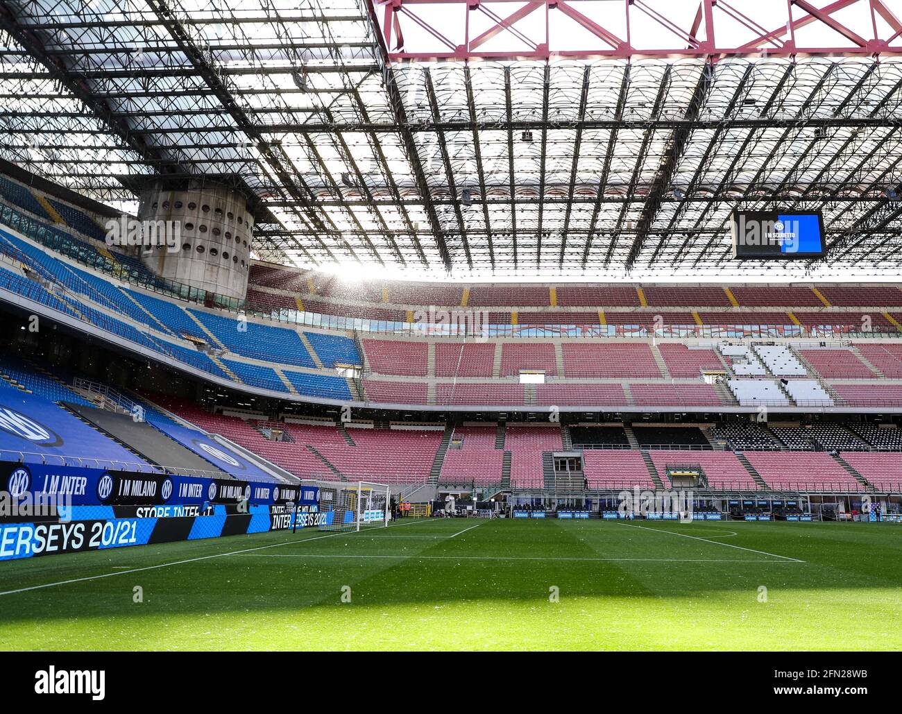Vue sur le stade pendant le match de football de la série A 2020/21 Match entre le FC Internazionale et AS Roma au Giuseppe Meazza S / LM Banque D'Images
