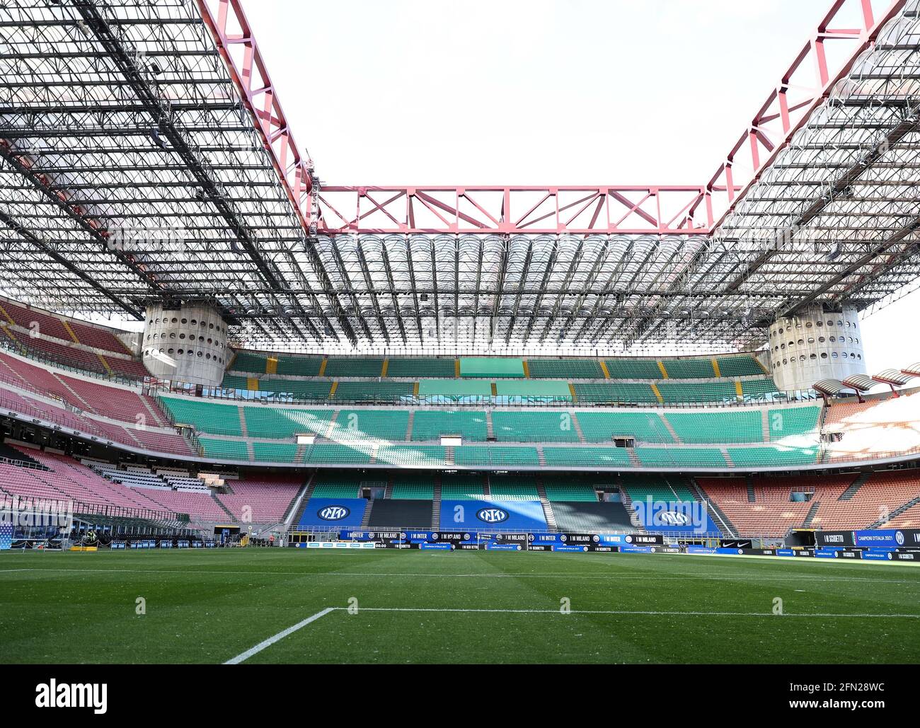 Vue sur le stade pendant le match de football de la série A 2020/21 Match entre le FC Internazionale et AS Roma au Giuseppe Meazza S / LM Banque D'Images