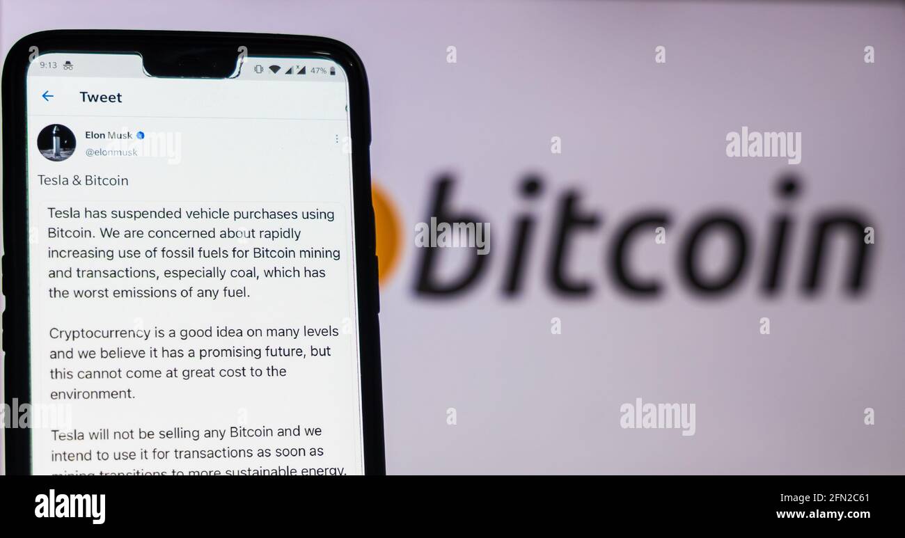 Elon Musk tweet que Tesla suspendra les transactions en utilisant Bitcoin  et sont à la recherche de crypto-monnaies alternatives qui utilisent moins  que 1 percen Photo Stock - Alamy