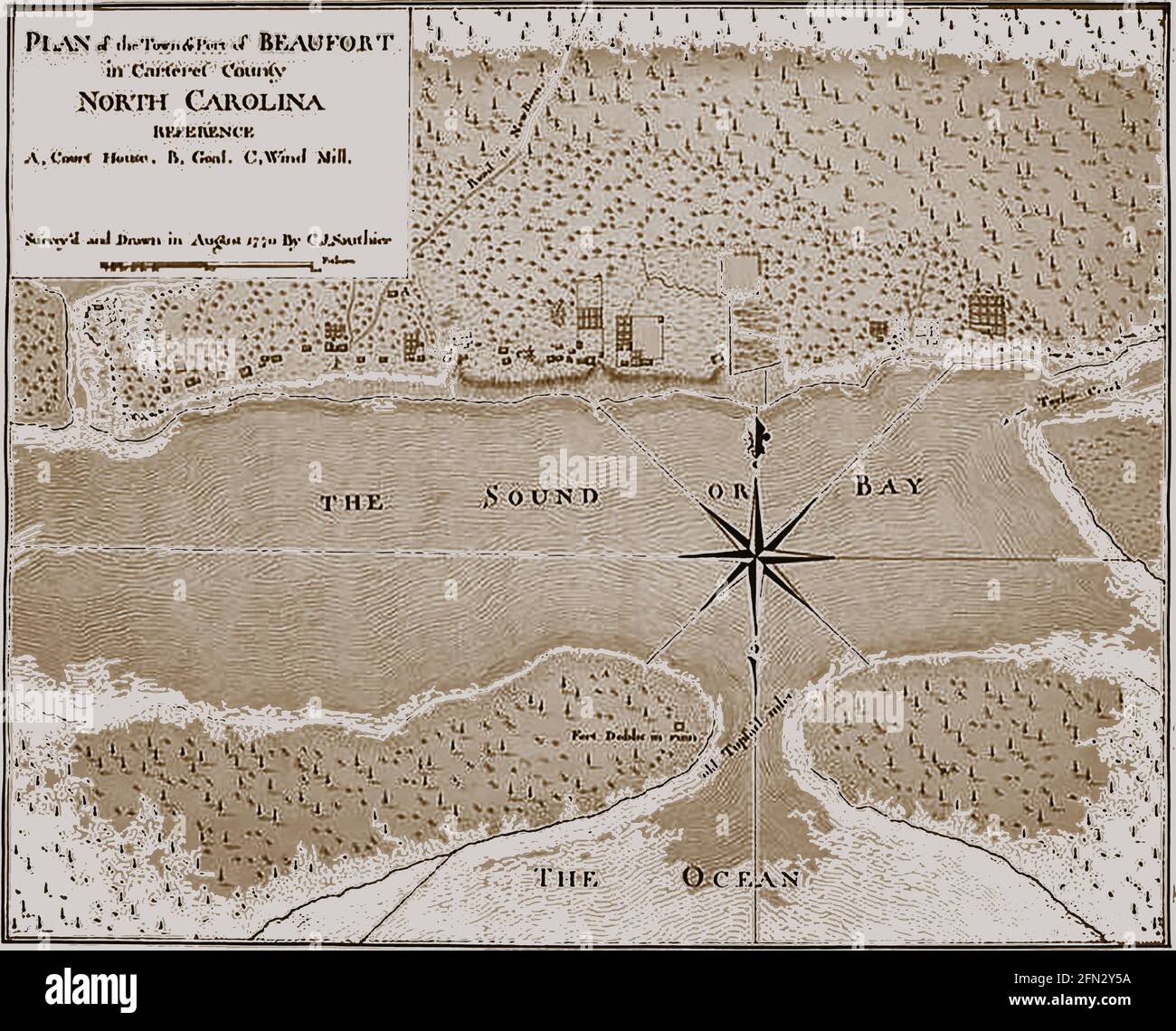 1770 un plan ou une carte de Beaufort, comté de Carteret, Caroline du Nord, États-Unis comme il l'était dans ses premiers jours montrant l'emplacement du palais de justice, de la prison et du moulin à vent ainsi que des terrains de construction. Un fait historique notable est qu'en juin 1718, le pirate a dirigé son vaisseau amiral, la vengeance de la reine Anne et son aventure en boucle s'est échoué près de l'actuel Beaufort Inlet Banque D'Images