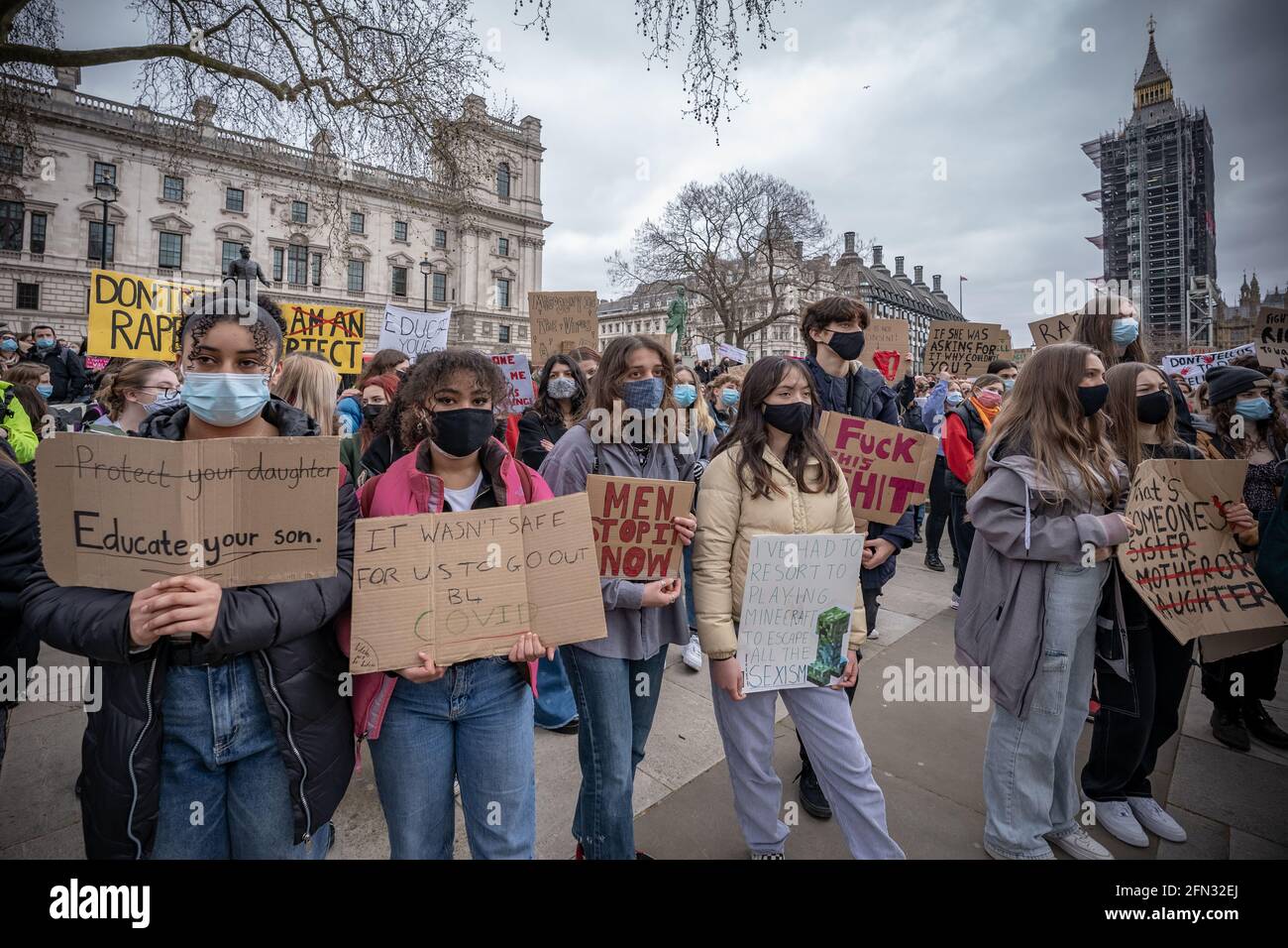 Mettre fin à la violence contre les femmes - le 97 mars à Parliament Square, Londres, Royaume-Uni Banque D'Images