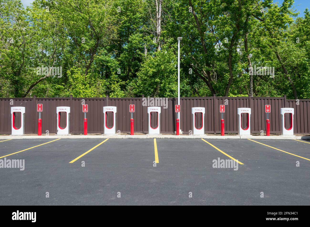 Postes de charge Tesla extérieurs Banque D'Images