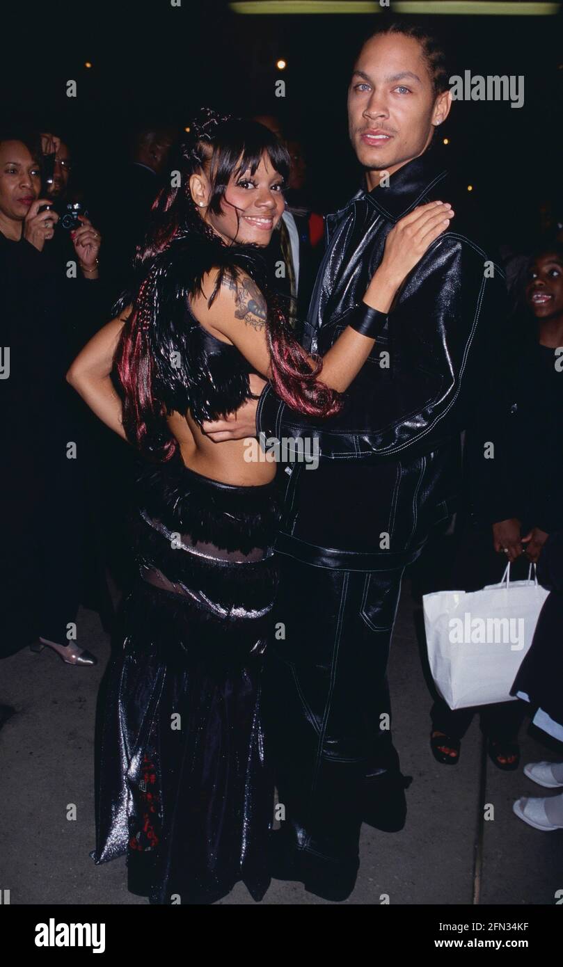 Lisa Left Eye Lopes de TLC et Shawn Newman, copain, assistent à la soirée des essence Awards à la Rainbow Room à New York le 14 avril 2000. Crédit photo : Henry McGee/MediaPunch Banque D'Images