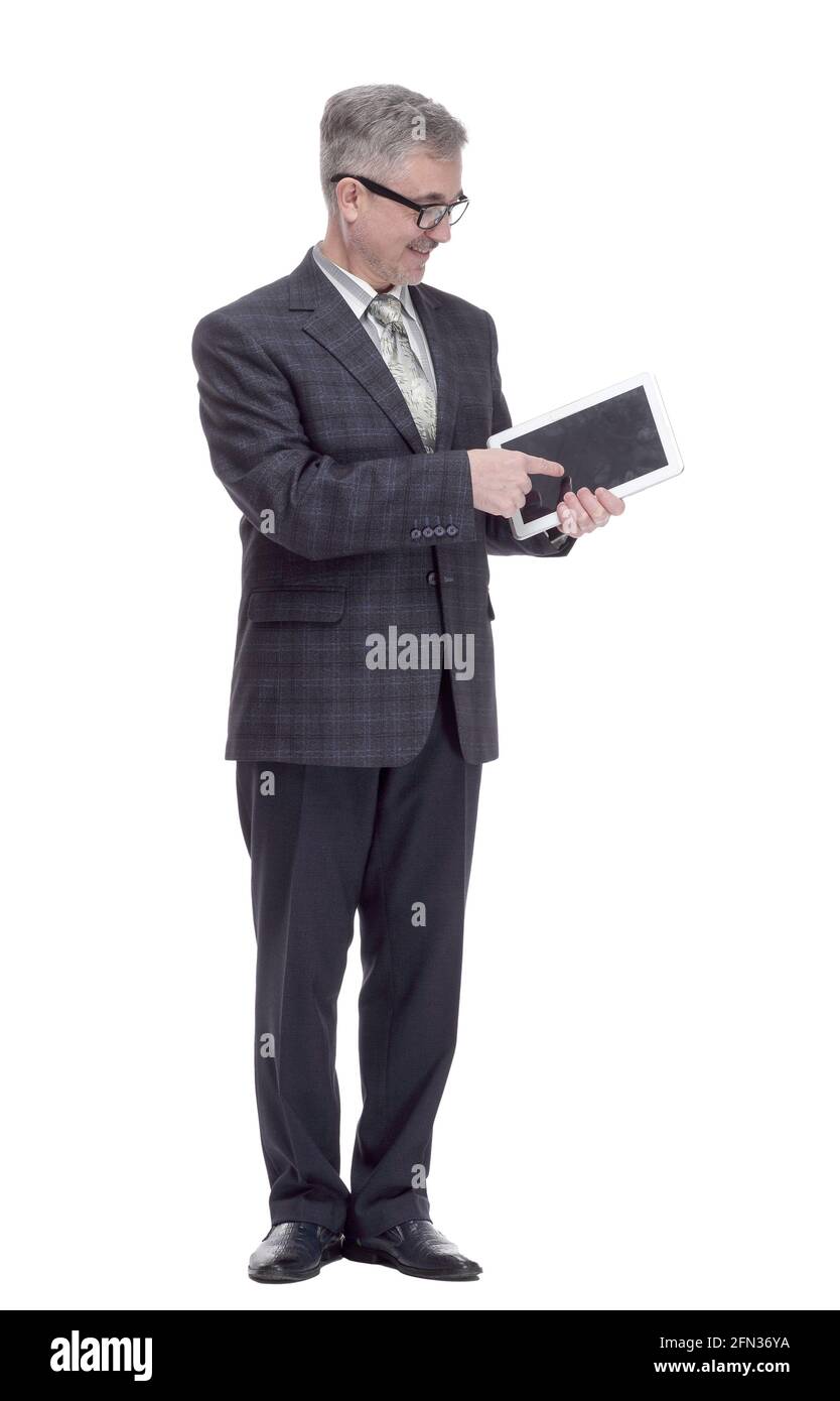 homme souriant pointant vers l'écran d'une tablette numérique Banque D'Images