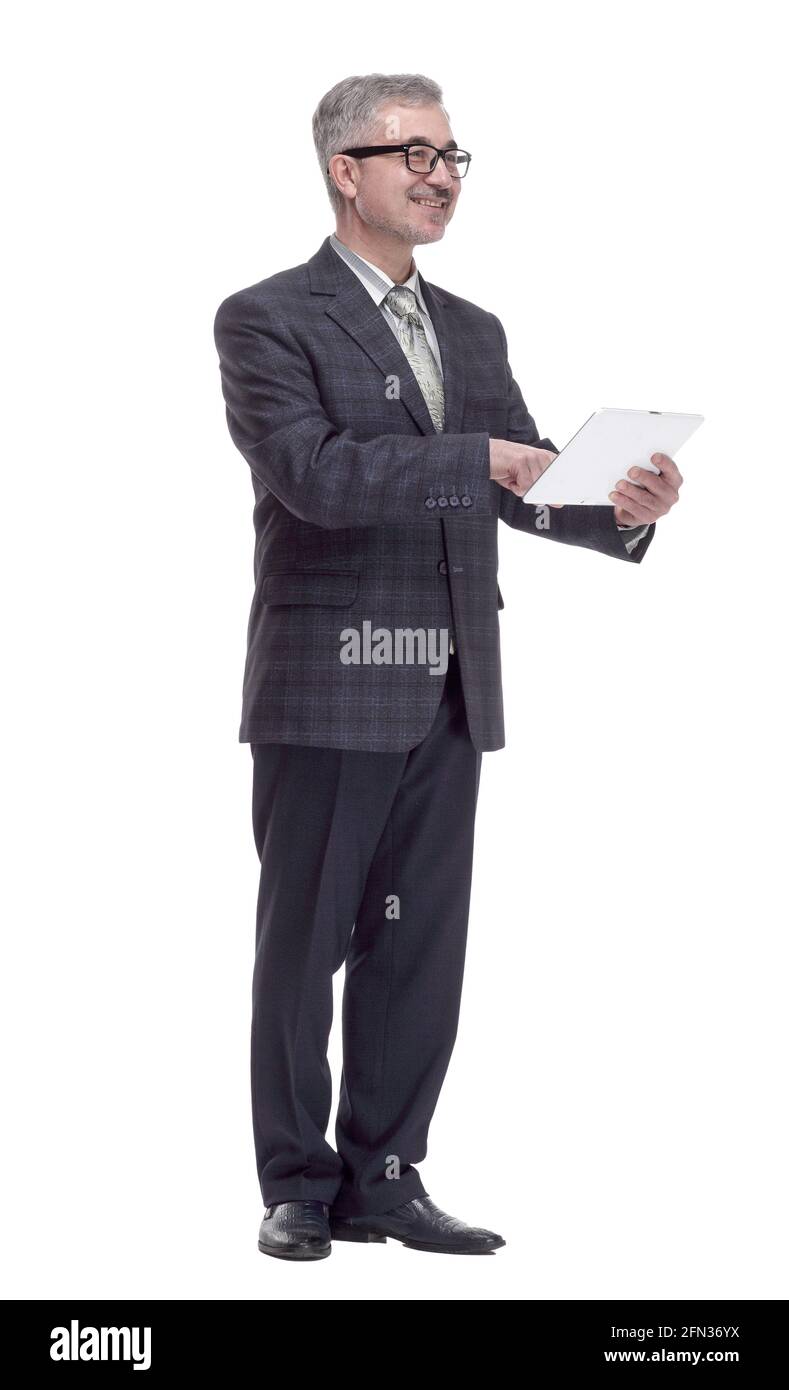homme souriant utilisant une tablette numérique. isolé sur un blanc Banque D'Images