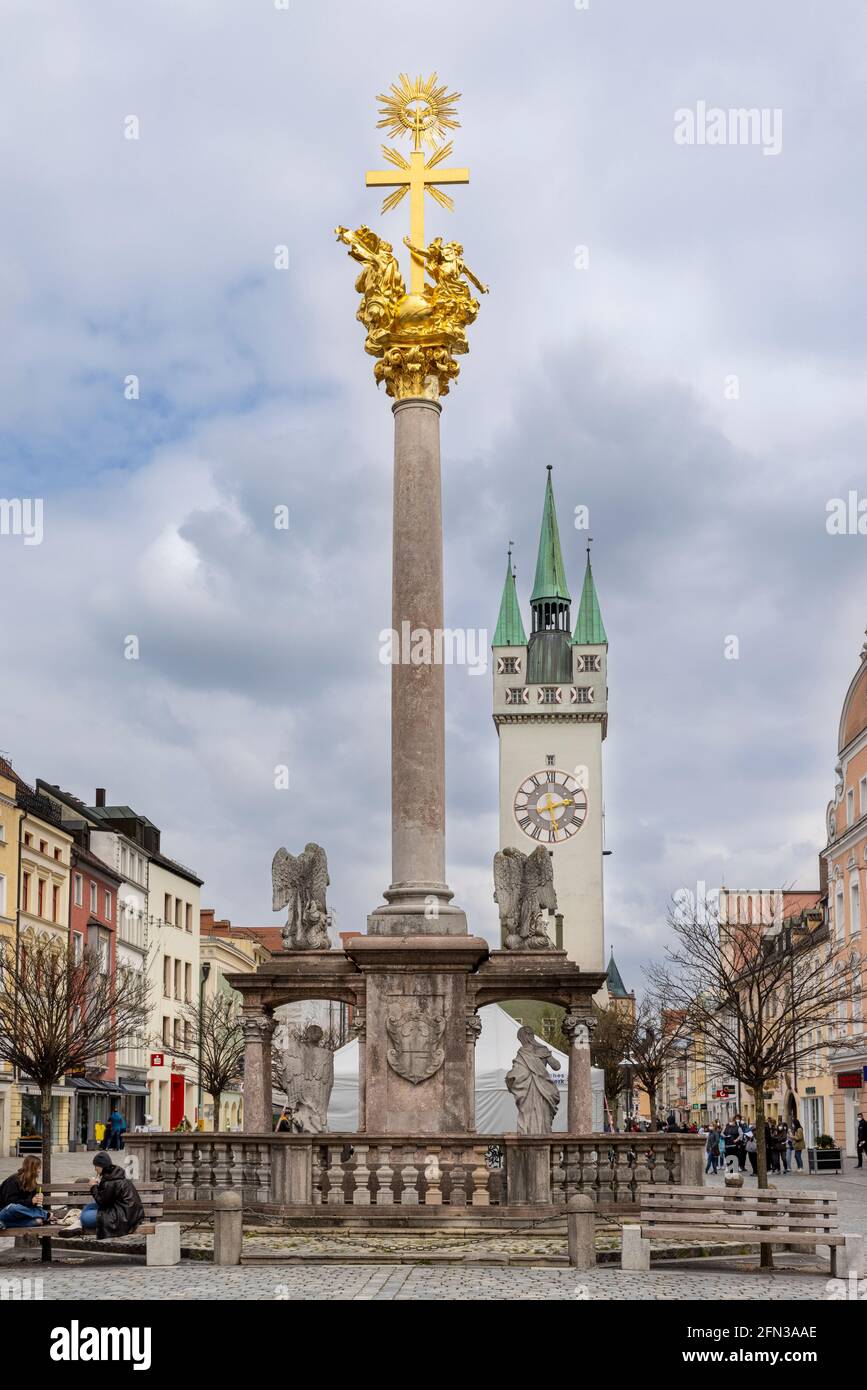 La vieille ville de Straubing est connue pour ses bâtiments historiques et ses multiples tours dans le paysage urbain. La ville est une destination de voyage célèbre. Banque D'Images