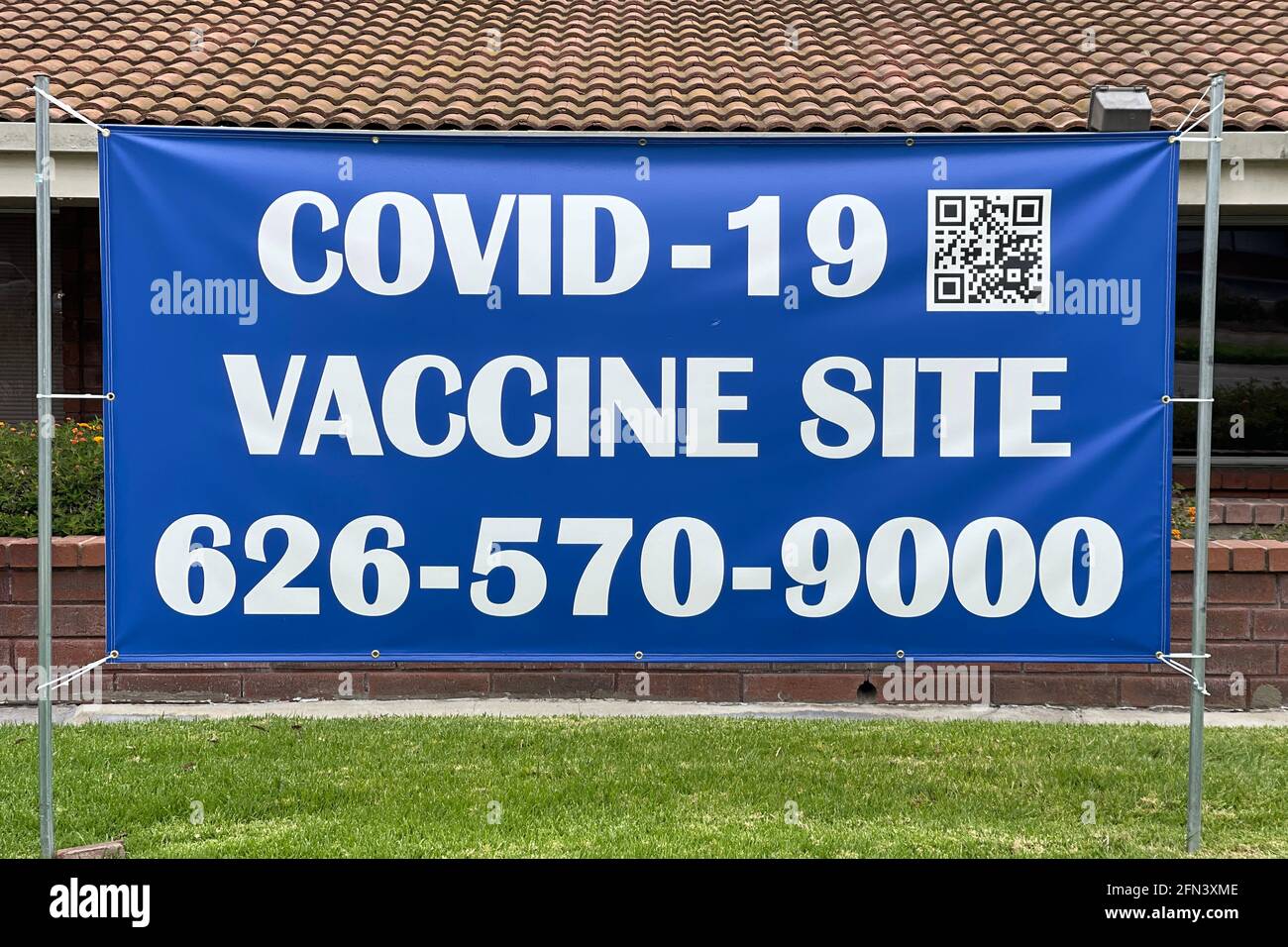 Un signe de vaccin contre la souche COVID-19 au Monterey Park Hospital, le lundi 10 mai 2021, à Monterey Park, Calif. Banque D'Images