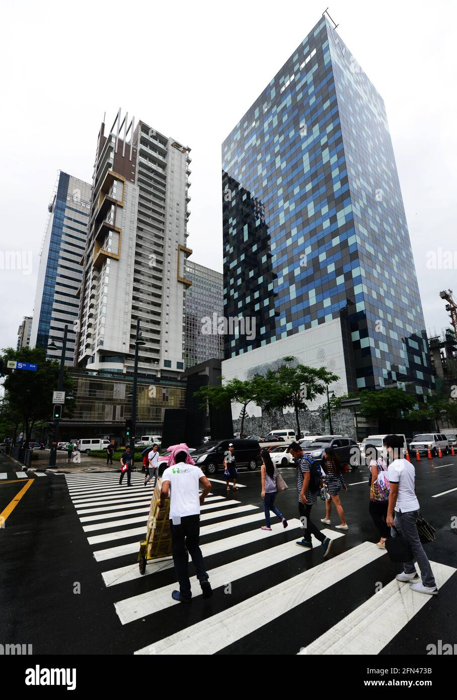 W Cinquième bâtiment sur la 5e Avenue dans Bonifacio Global City dans la ville métropolitaine de Manille, aux Philippines. Banque D'Images