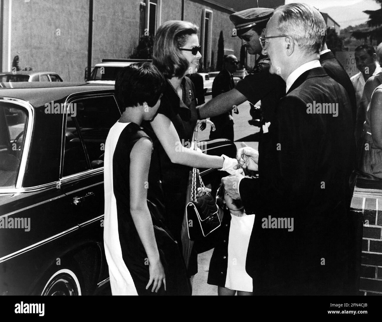 Kelly, Grace, 12.11.1929 - 14.9.1982, actrice américaine, demi-longueur, Avec sa fille Caroline, 1967 ans, DROITS-SUPPLÉMENTAIRES-AUTORISATION-INFO-NON-DISPONIBLE Banque D'Images