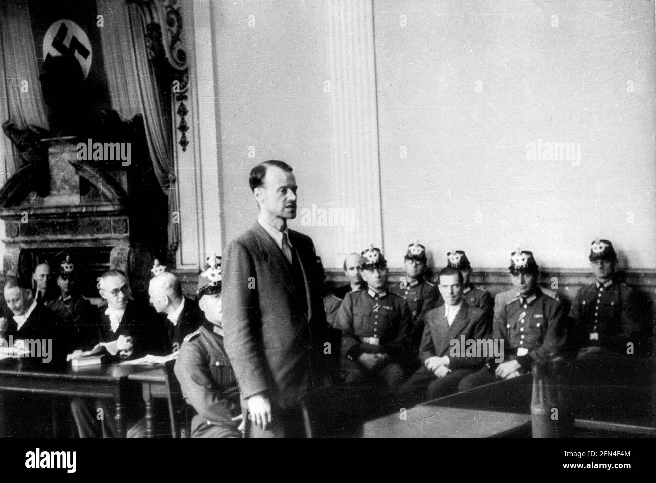 Haeften, Hans Bernd von, 18.12.1905 - 15.8.1944, diplomate allemand, devant la Cour des peuples, Berlin, 8.8.1944, À USAGE ÉDITORIAL EXCLUSIF Banque D'Images