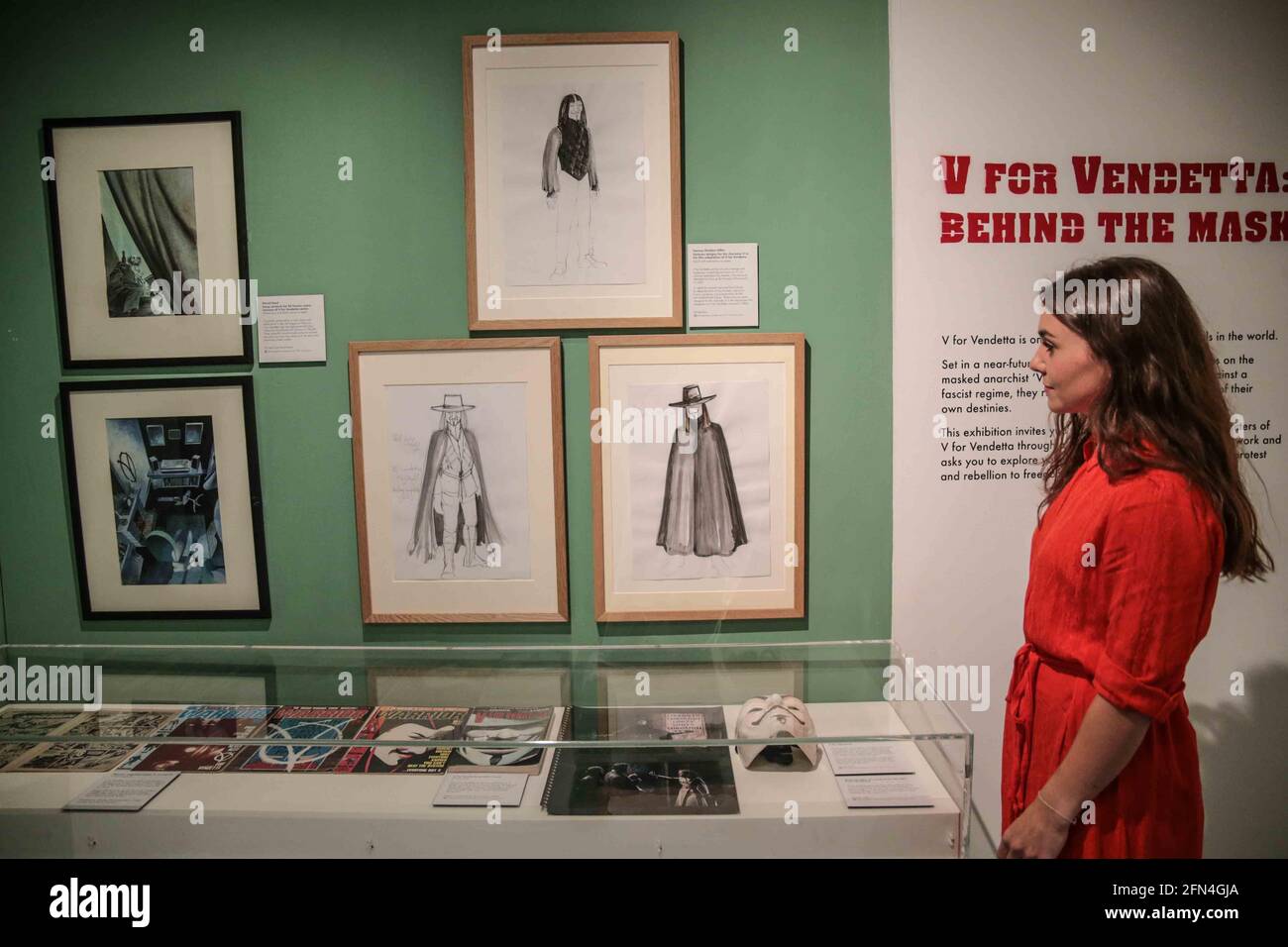Londres, Royaume-Uni. 14 mai 2021. Le Cartoon Museum, à Fitzrovia à Londres, rouvre avec une exposition examinant l'impact culturel de V pour Vendetta, du roman graphique majeur au film à succès. L'une des séries les plus révolutionnaires de bandes dessinées jamais publiées, V for Vendetta: Behind the Mask du 18 mai au 31 octobre, présentera l'ascension de 40 ans d'un roman graphique, à un film à succès et maintenant à un phénomène mondial comme symbole des manifestations.Paul Quezada-Neiman/Alamy Live News Credit: Paul Quezada-Neiman/Alamy Live News Banque D'Images