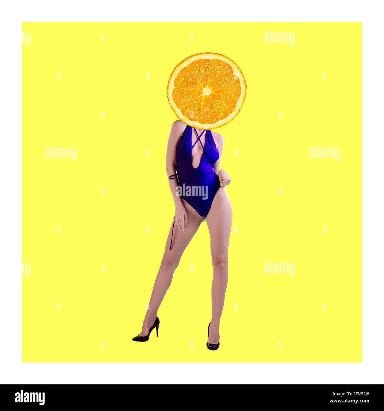 Collage d'art contemporain, design moderne. Ambiance estivale. Modèle féminin orange sur fond tendance et lumineux. Banque D'Images