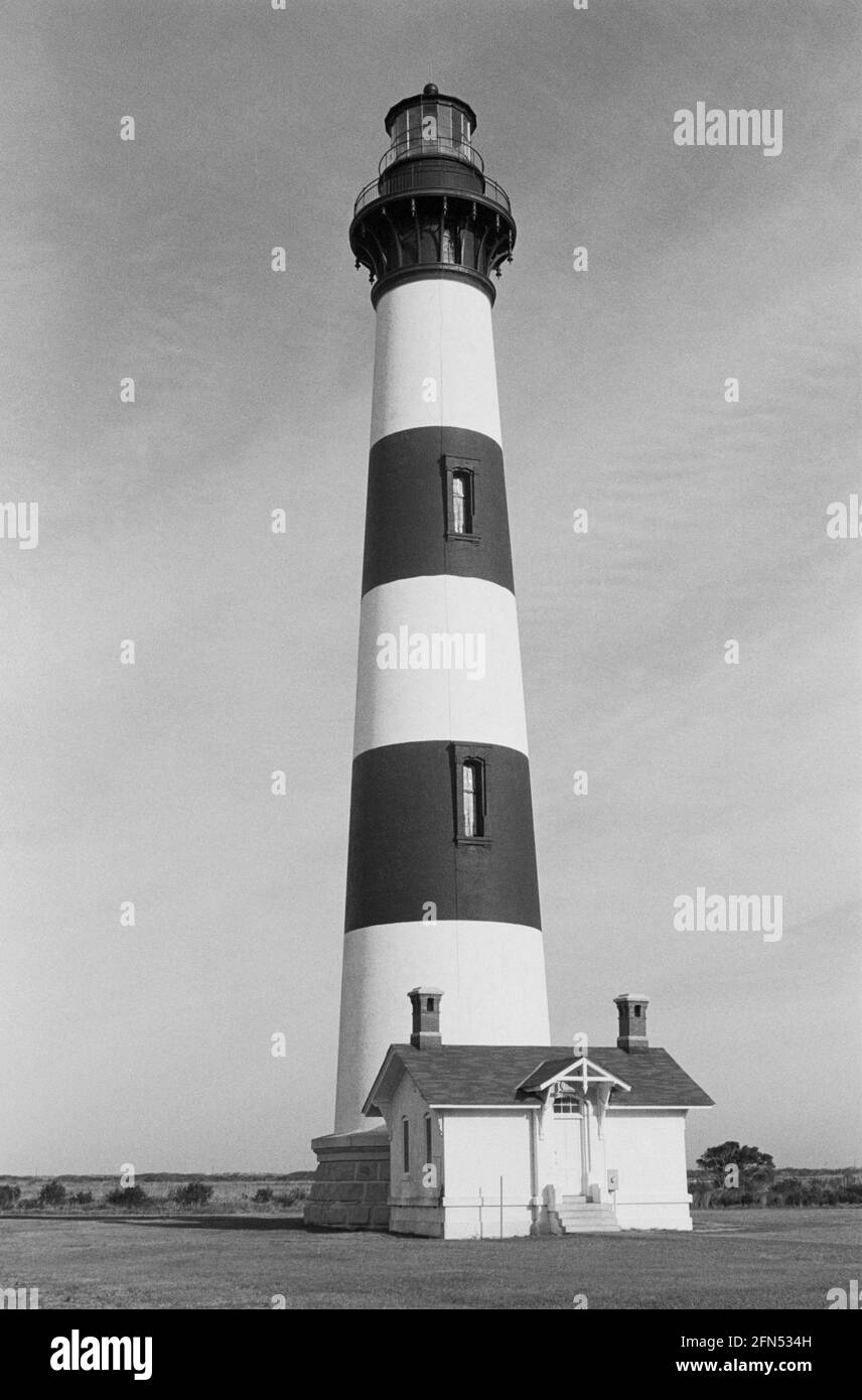 Phare de Bodie Island, Nags Head, NC, janvier 1993. Partie d'une série de 35 phares de la côte est américaine photographiés entre novembre 1992 et septembre 1993. Banque D'Images