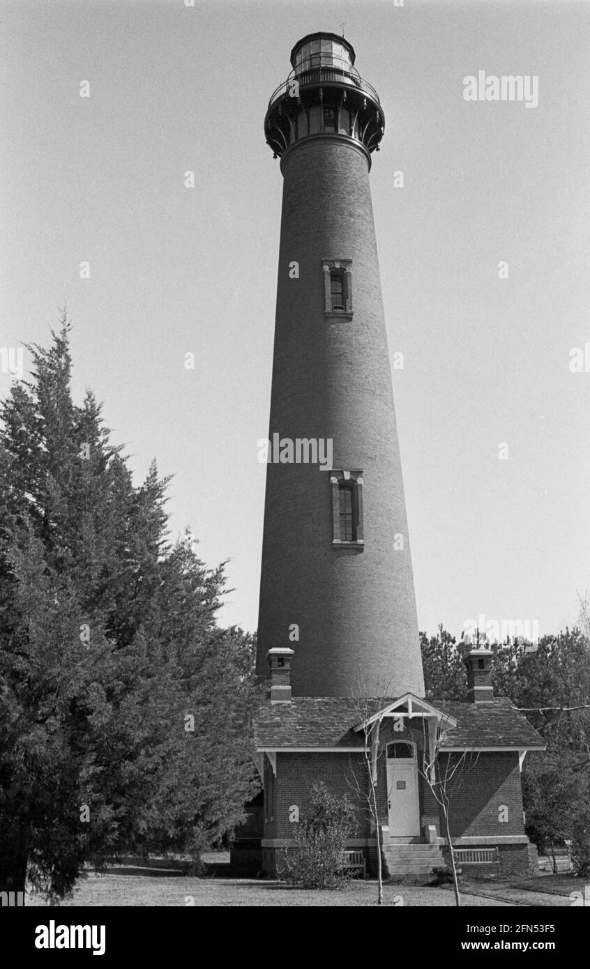 Phare de Currituck Beach, Corolla, Caroline du Nord, janvier 1993. Partie d'une série de 35 phares de la côte est américaine photographiés entre novembre 1992 et septembre 1993. Banque D'Images