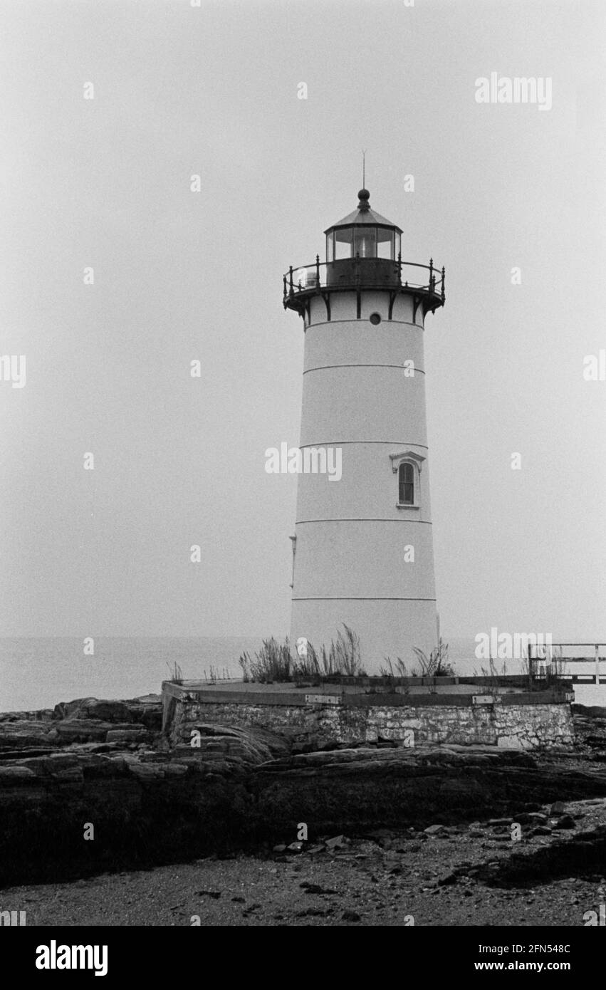 Phare du port de Portsmouth, New Castle, NH, novembre 1992. Partie d'une série de 35 phares de la côte est américaine photographiés entre novembre 1992 et septembre 1993. Banque D'Images