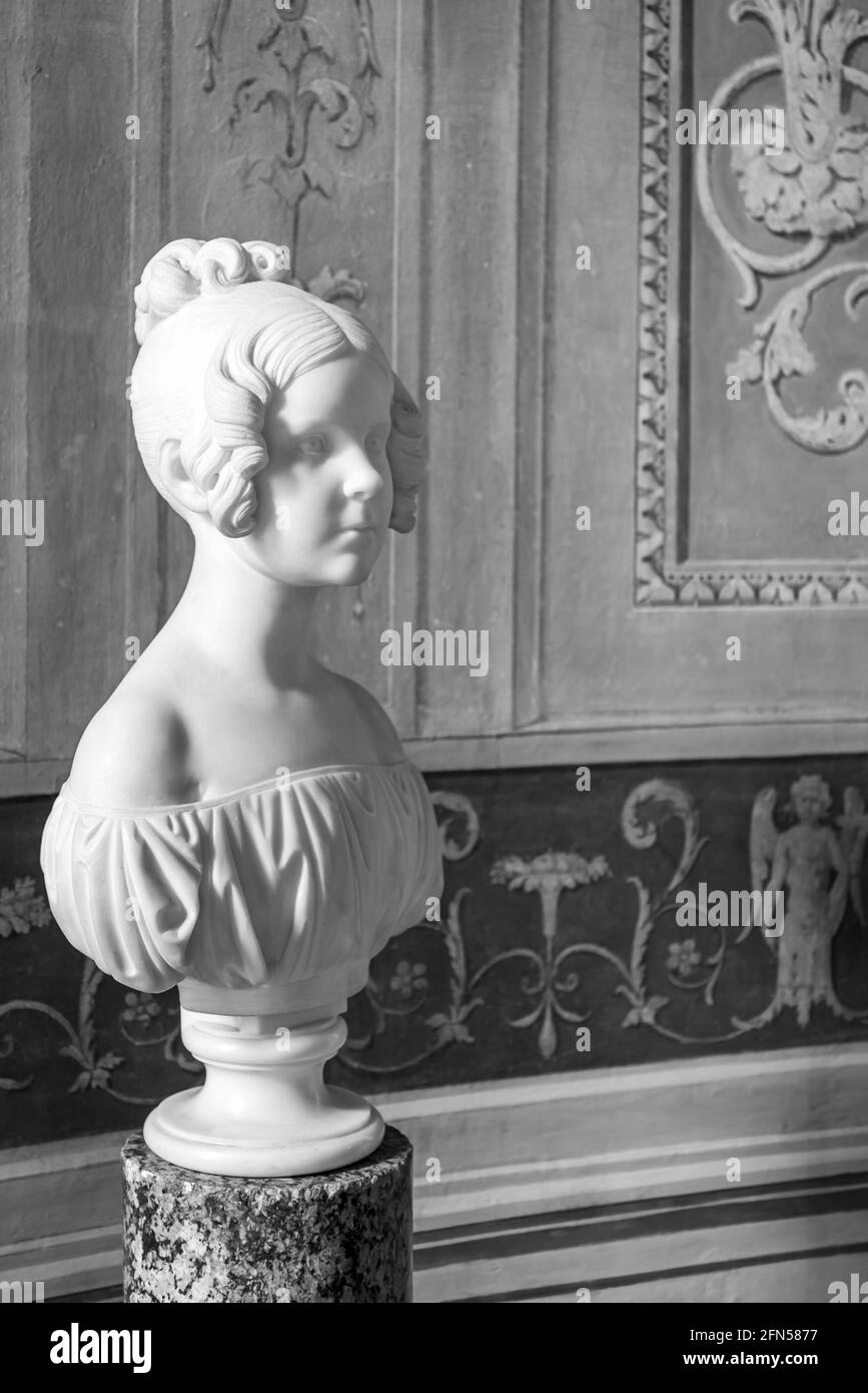 Photo noir et blanc du buste de la jeune fille italienne Banque D'Images